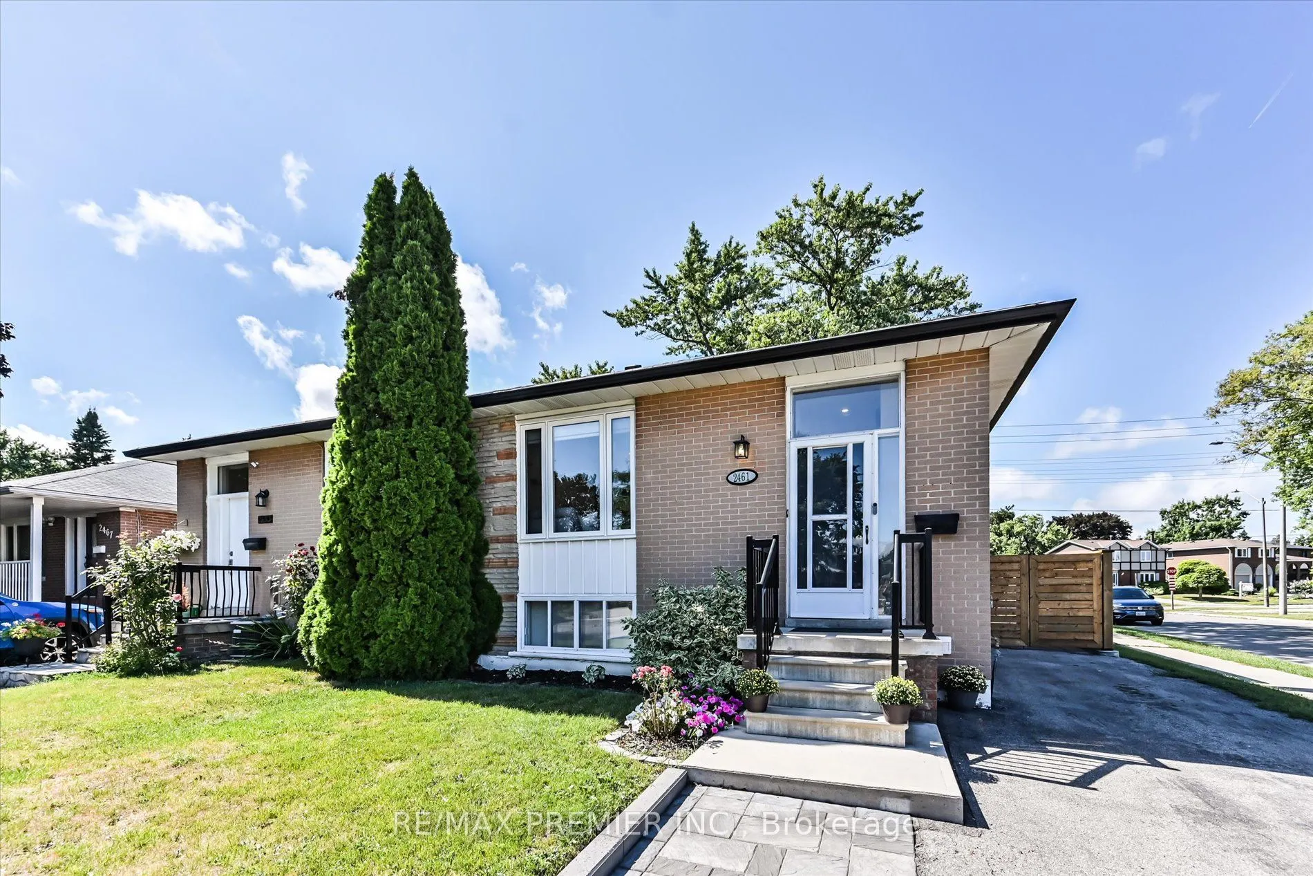 2461 Padstow Crescent