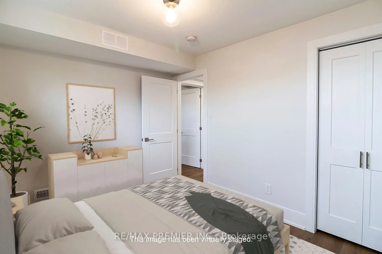 2461 Padstow Crescent