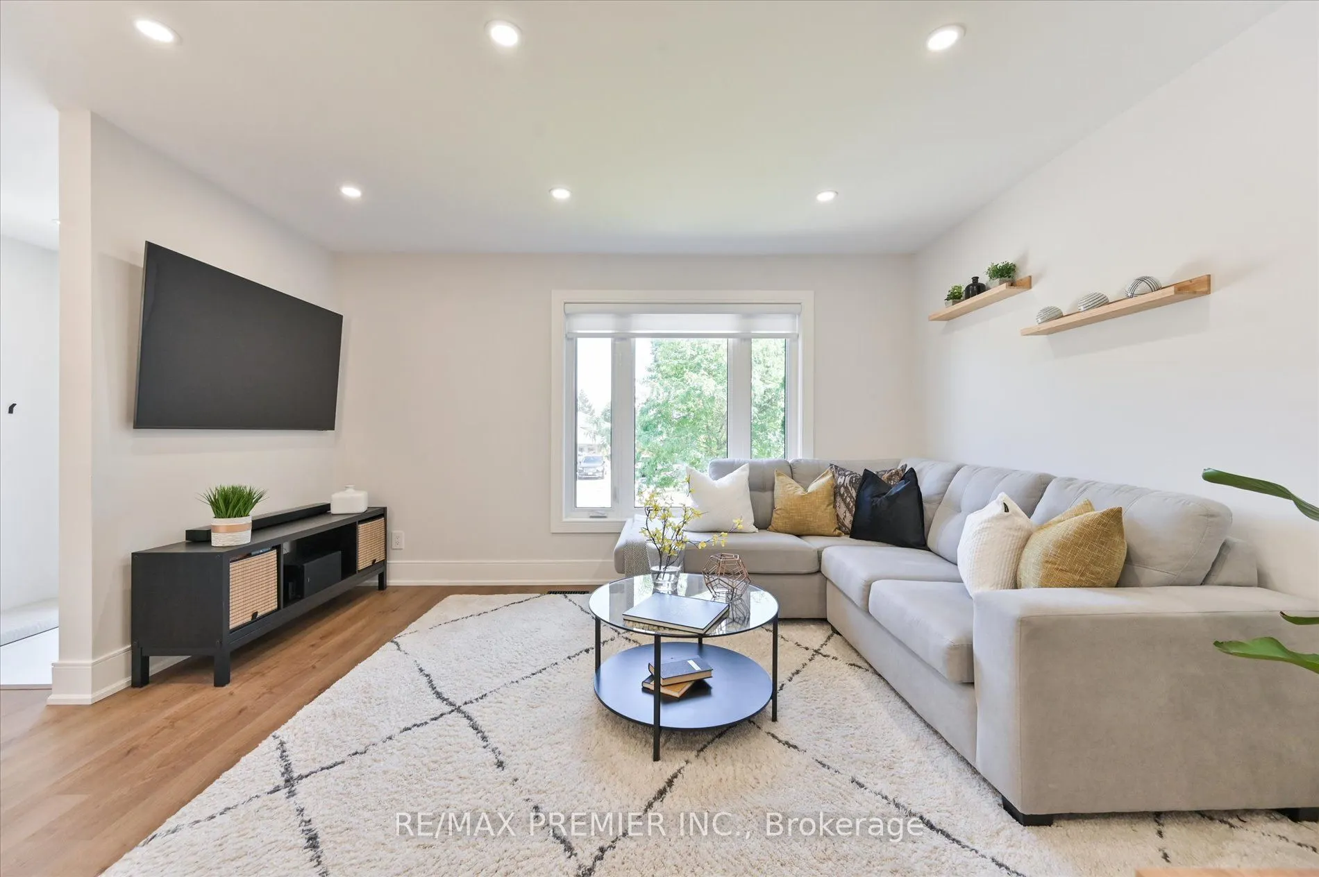 2461 Padstow Crescent