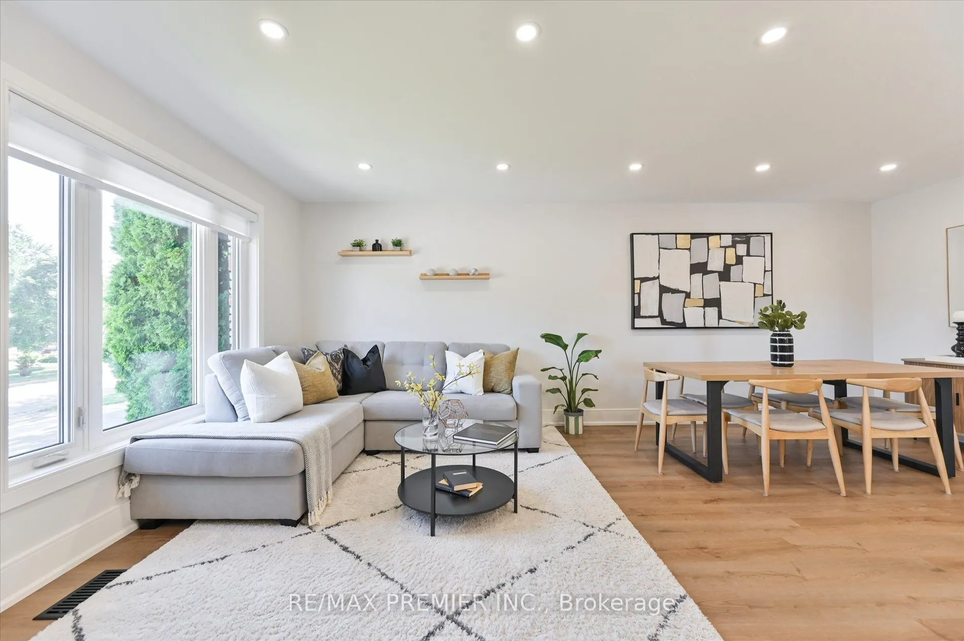 2461 Padstow Crescent