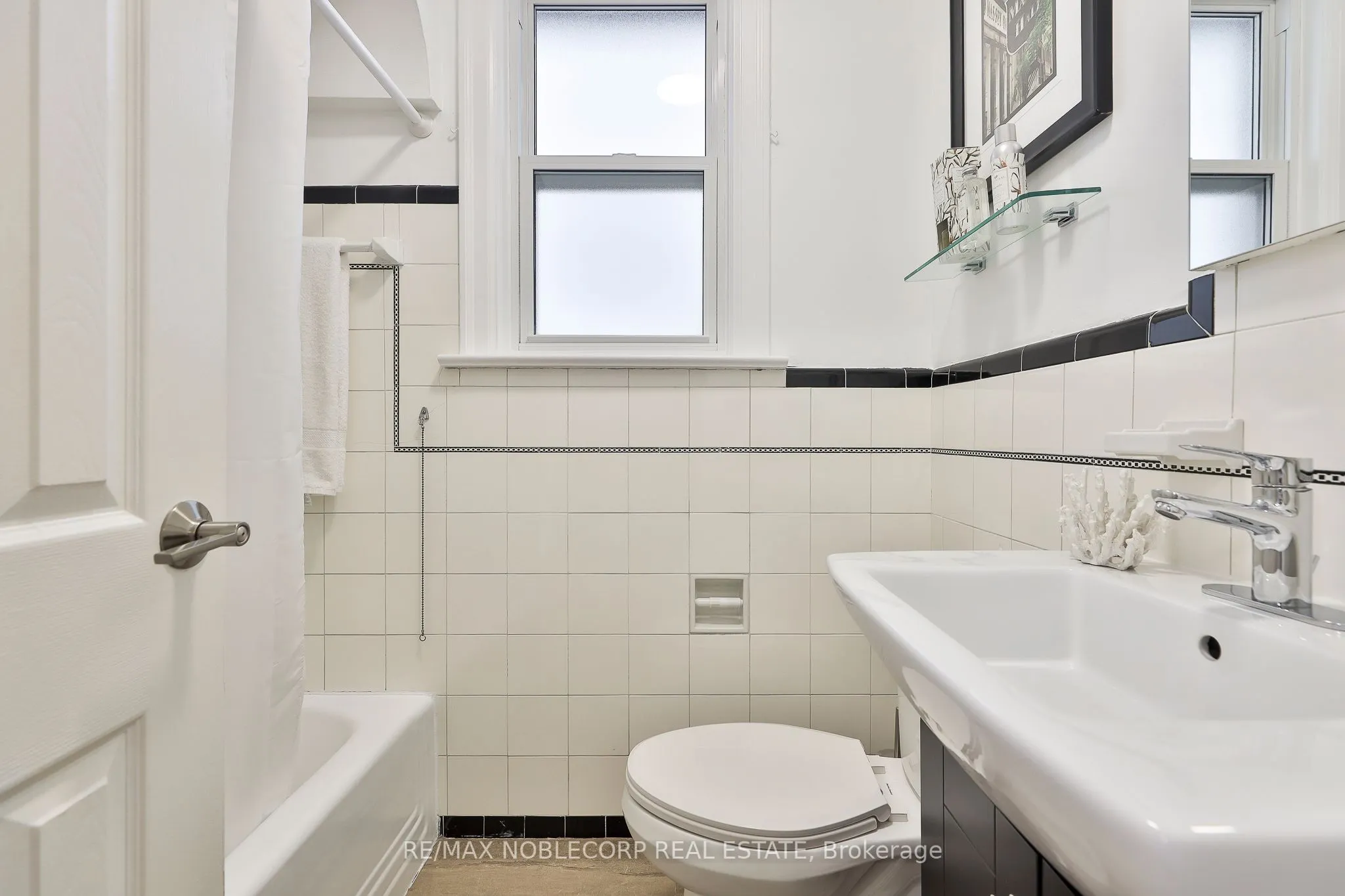 16 Little Boulevard, #Main