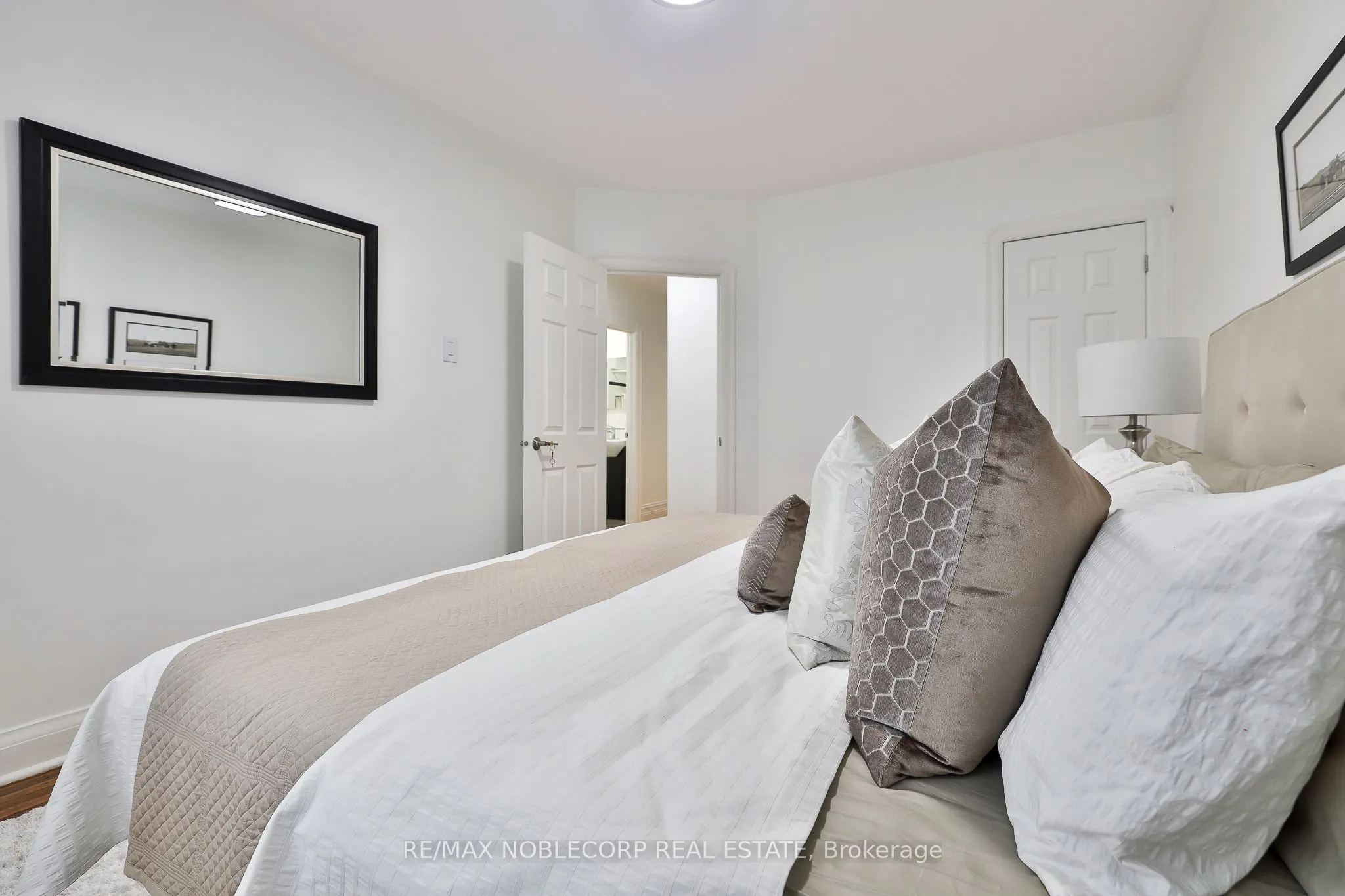 16 Little Boulevard, #Main