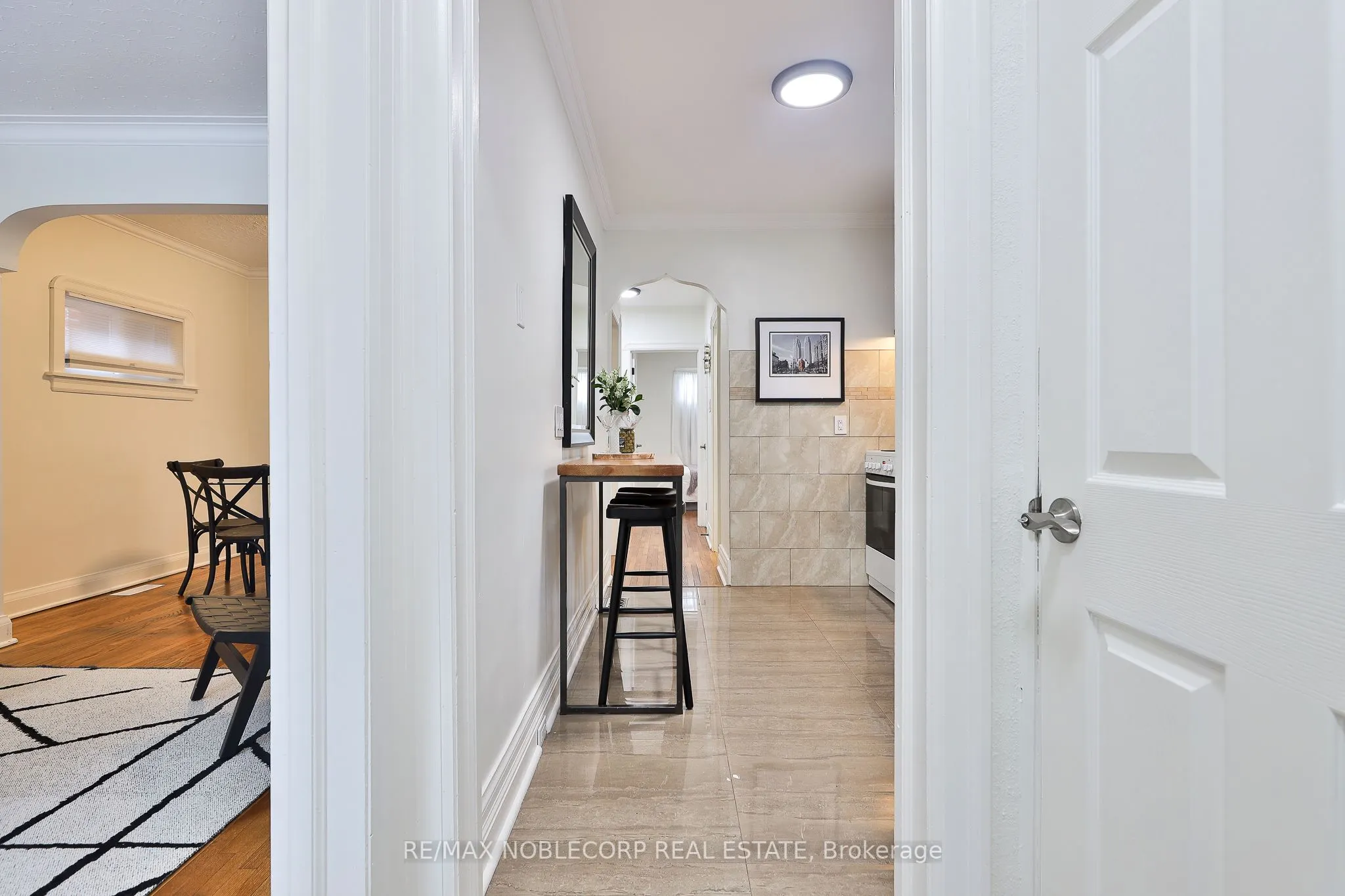 16 Little Boulevard, #Main