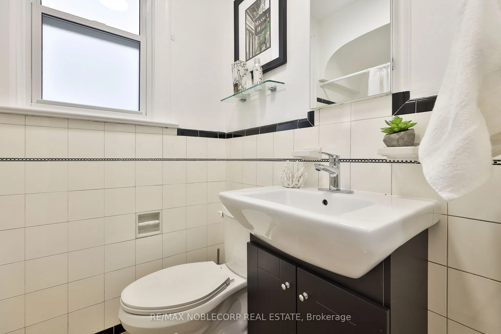 16 Little Boulevard, #Main