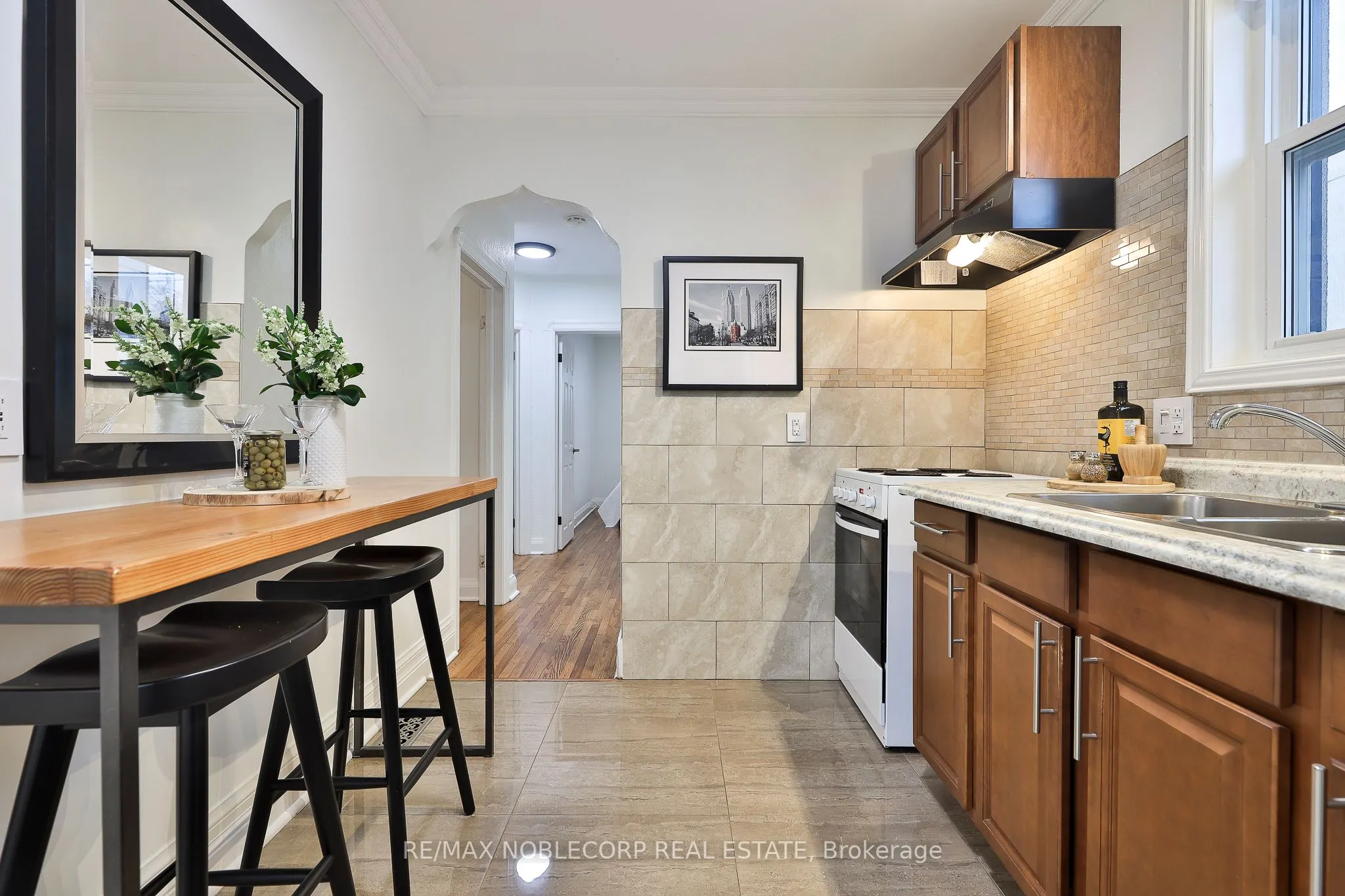 16 Little Boulevard, #Main