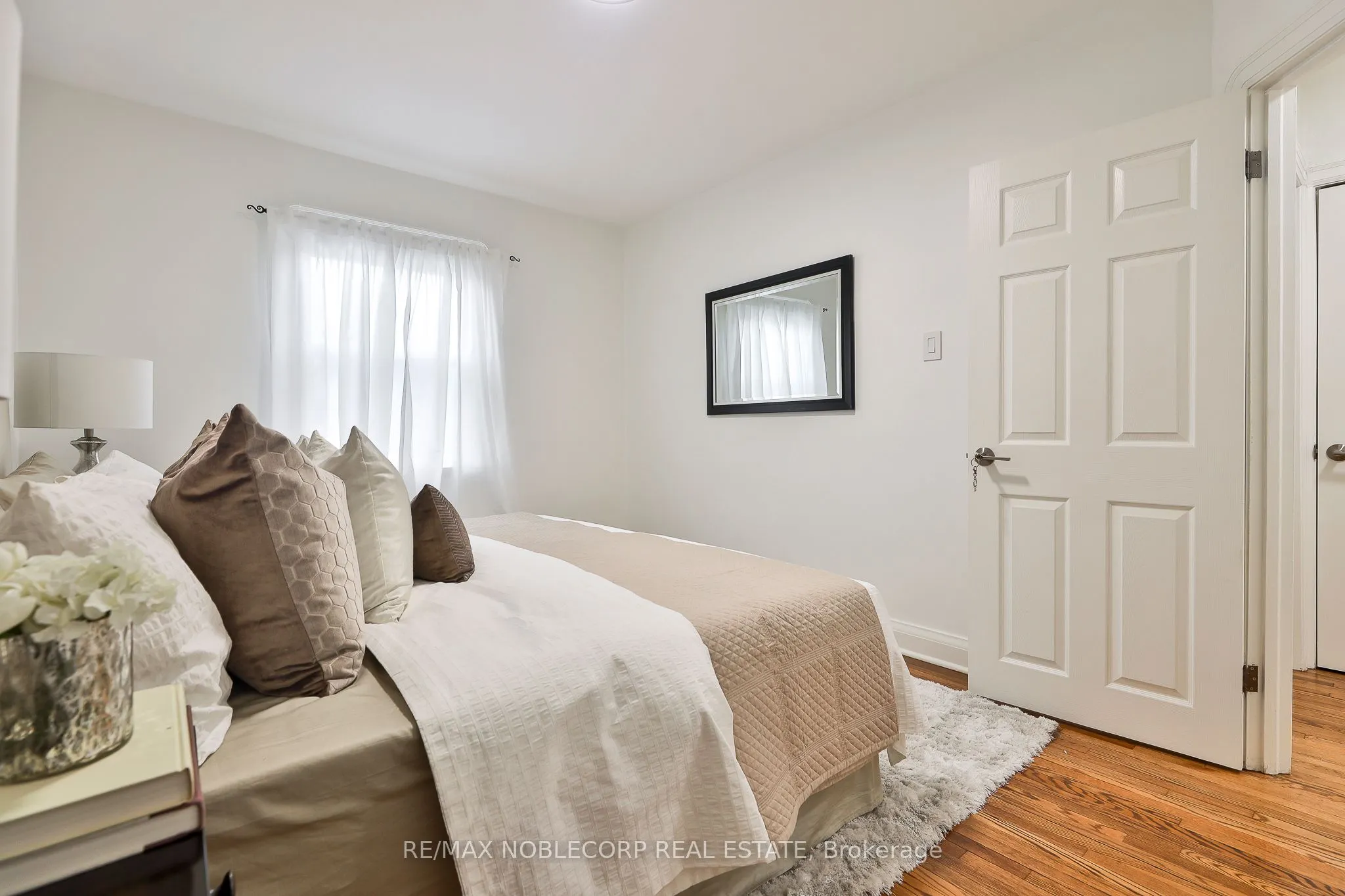 16 Little Boulevard, #Main
