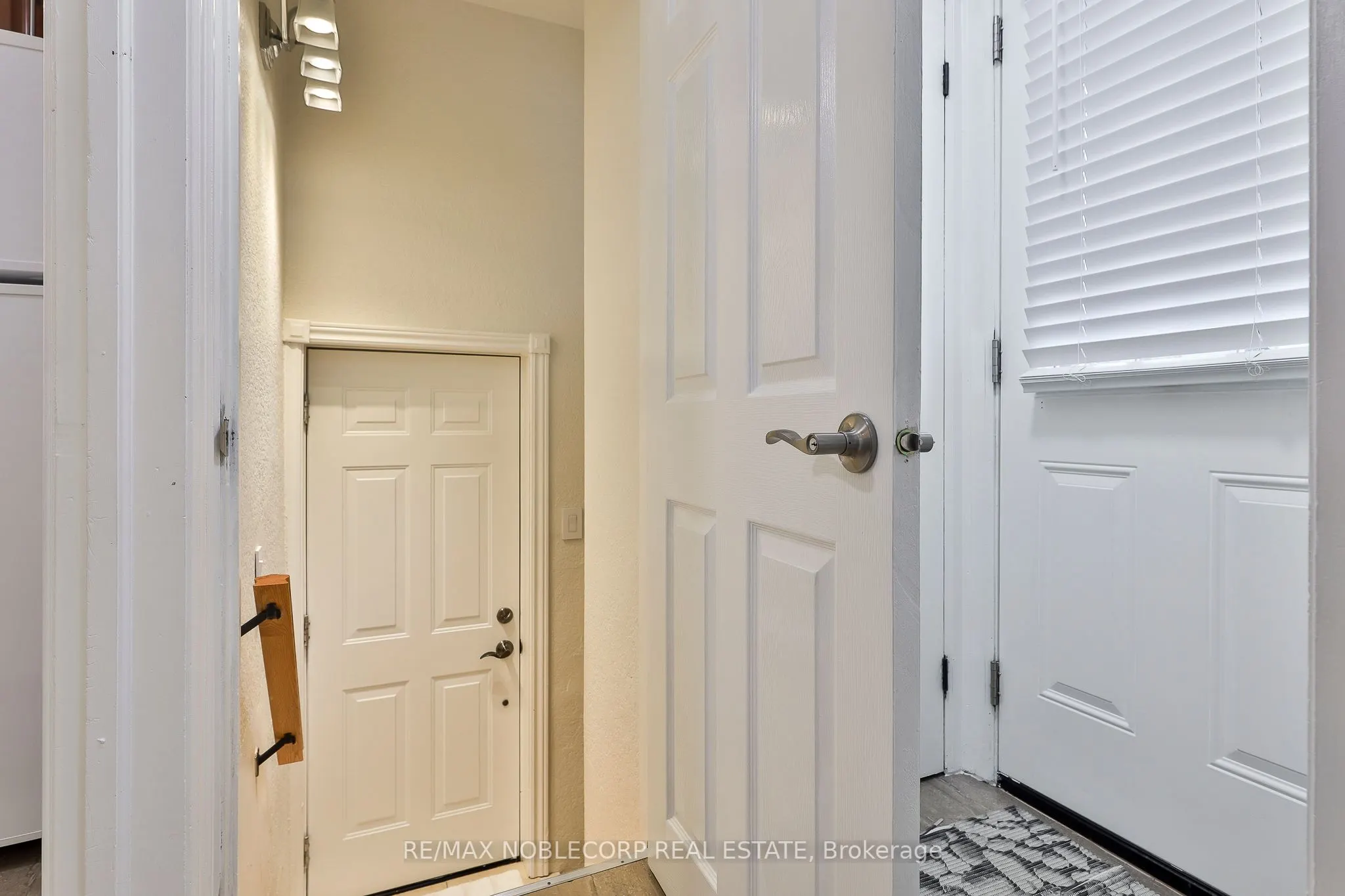 16 Little Boulevard, #Main