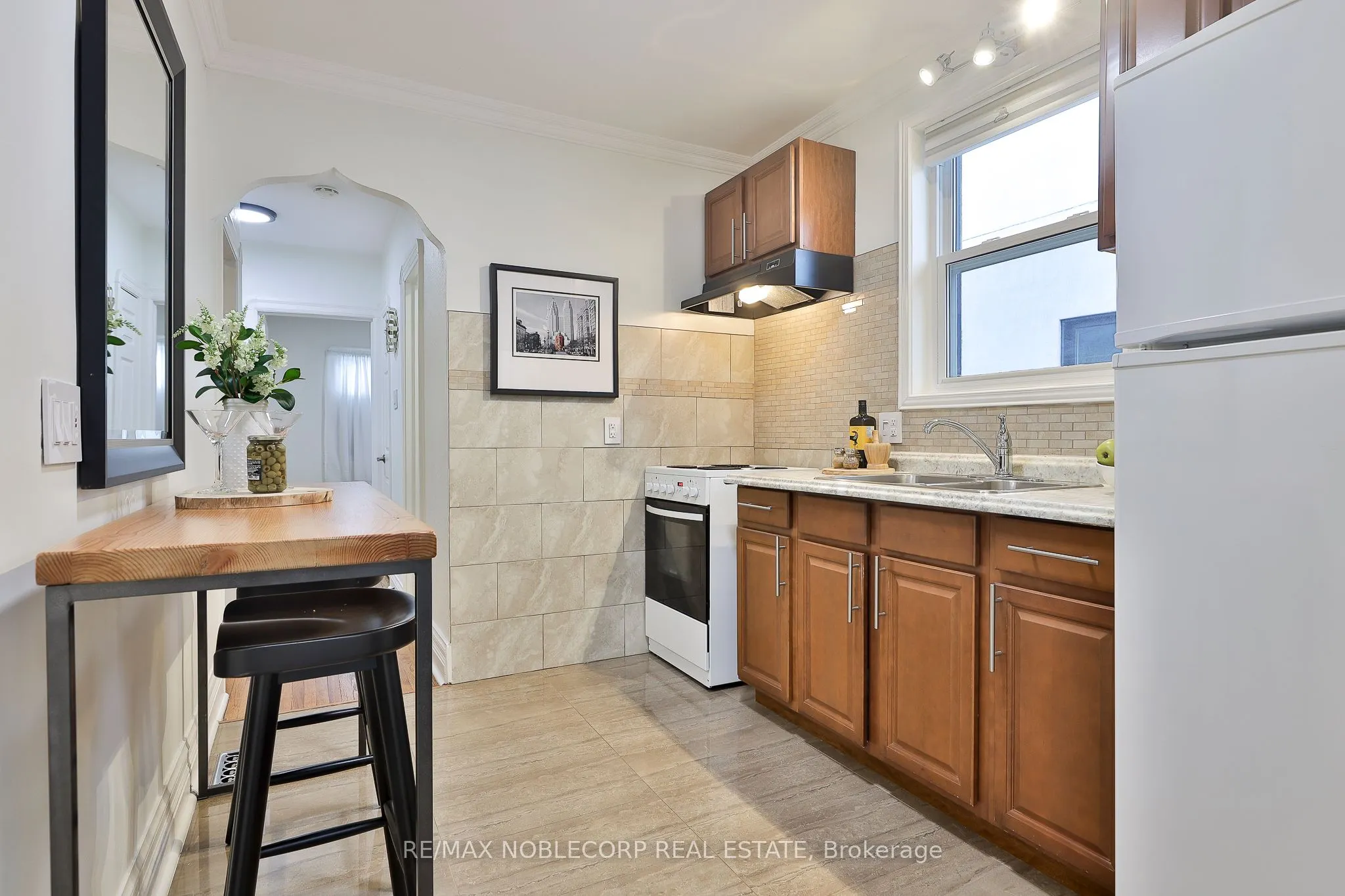 16 Little Boulevard, #Main