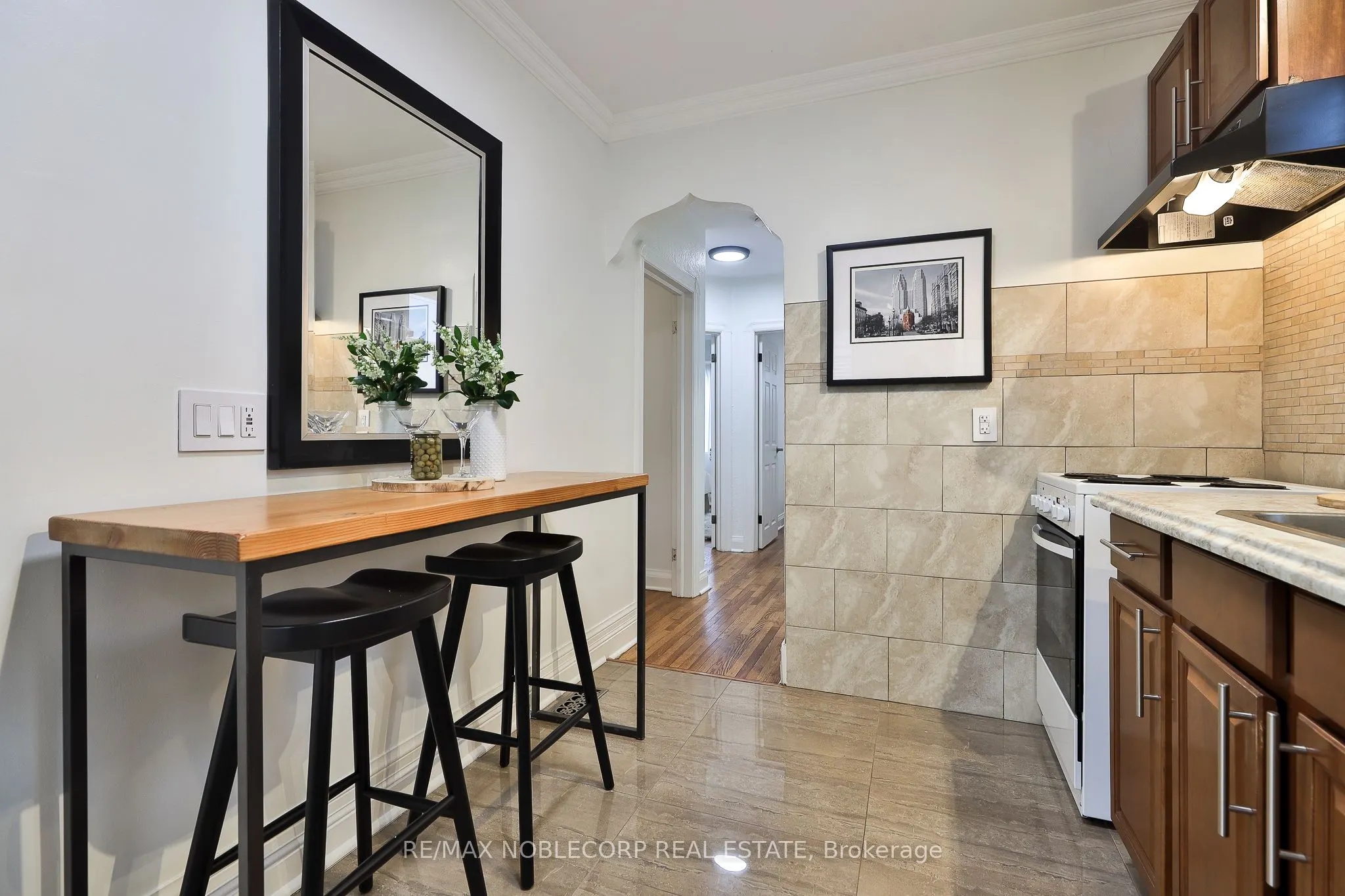 16 Little Boulevard, #Main