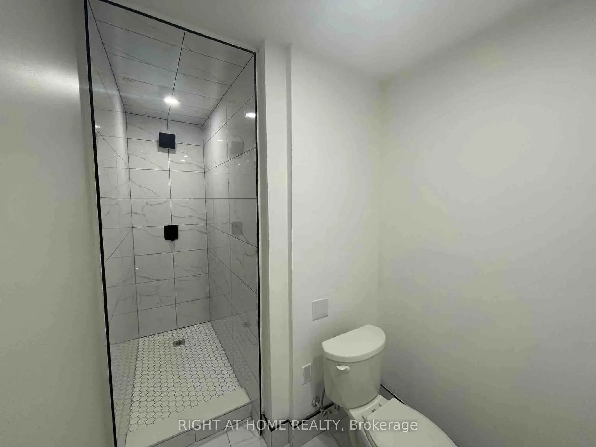 495 Salem Avenue N, #101