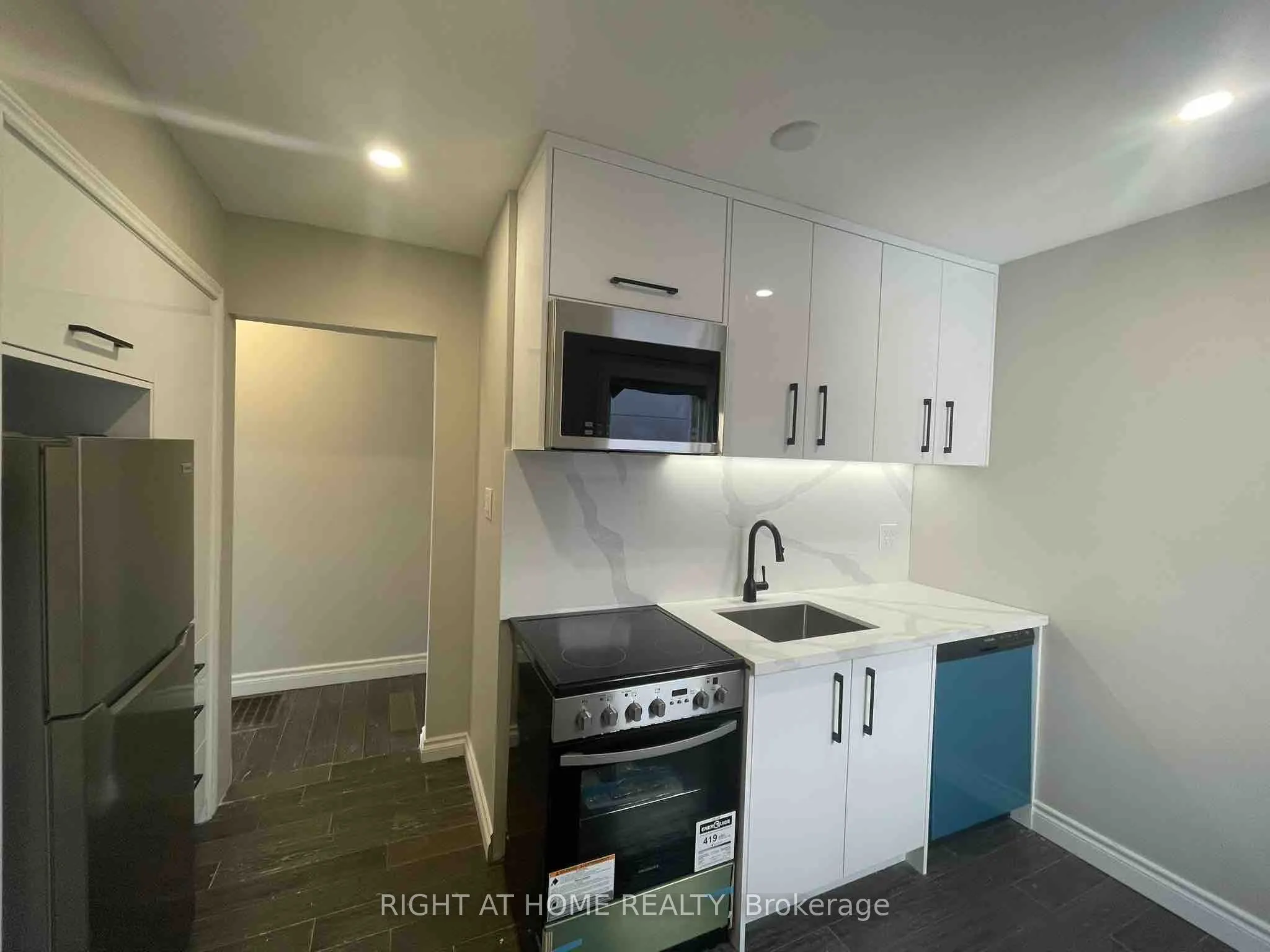 495 Salem Avenue N, #101