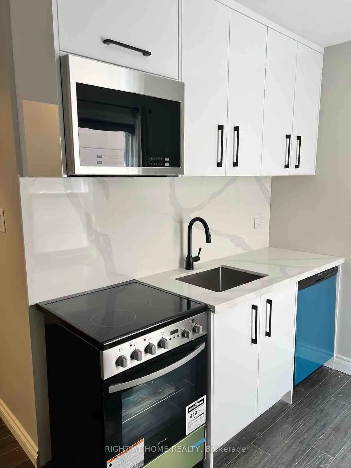 495 Salem Avenue N, #101