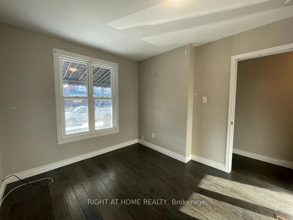 495 Salem Avenue N, #101