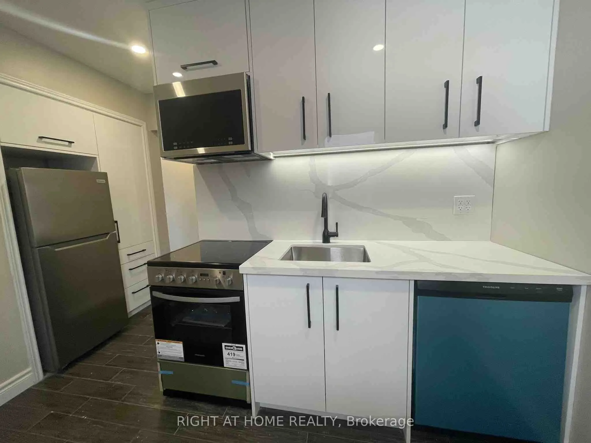 495 Salem Avenue N, #101