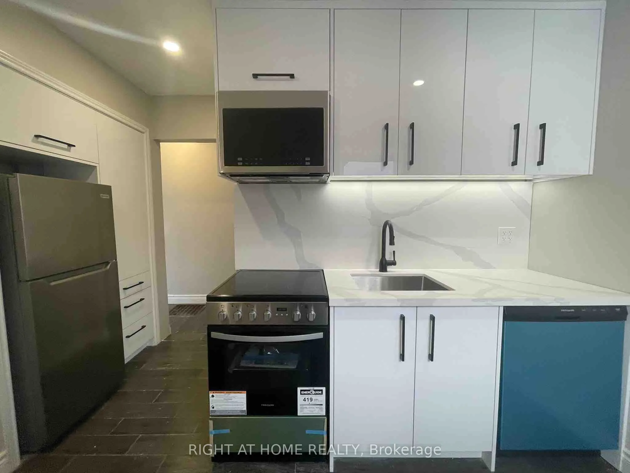 495 Salem Avenue N, #101