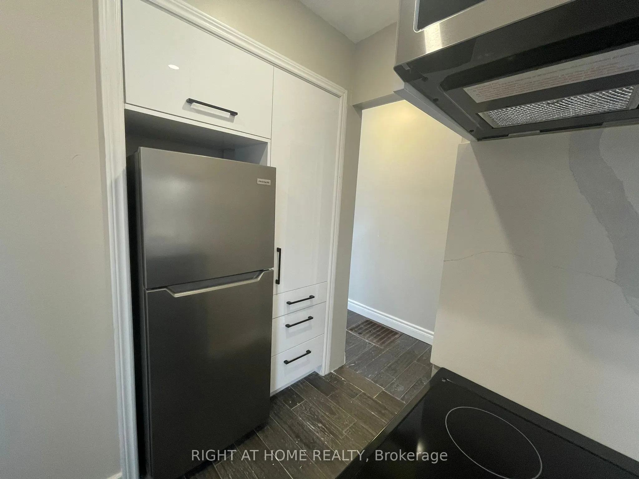 495 Salem Avenue N, #101