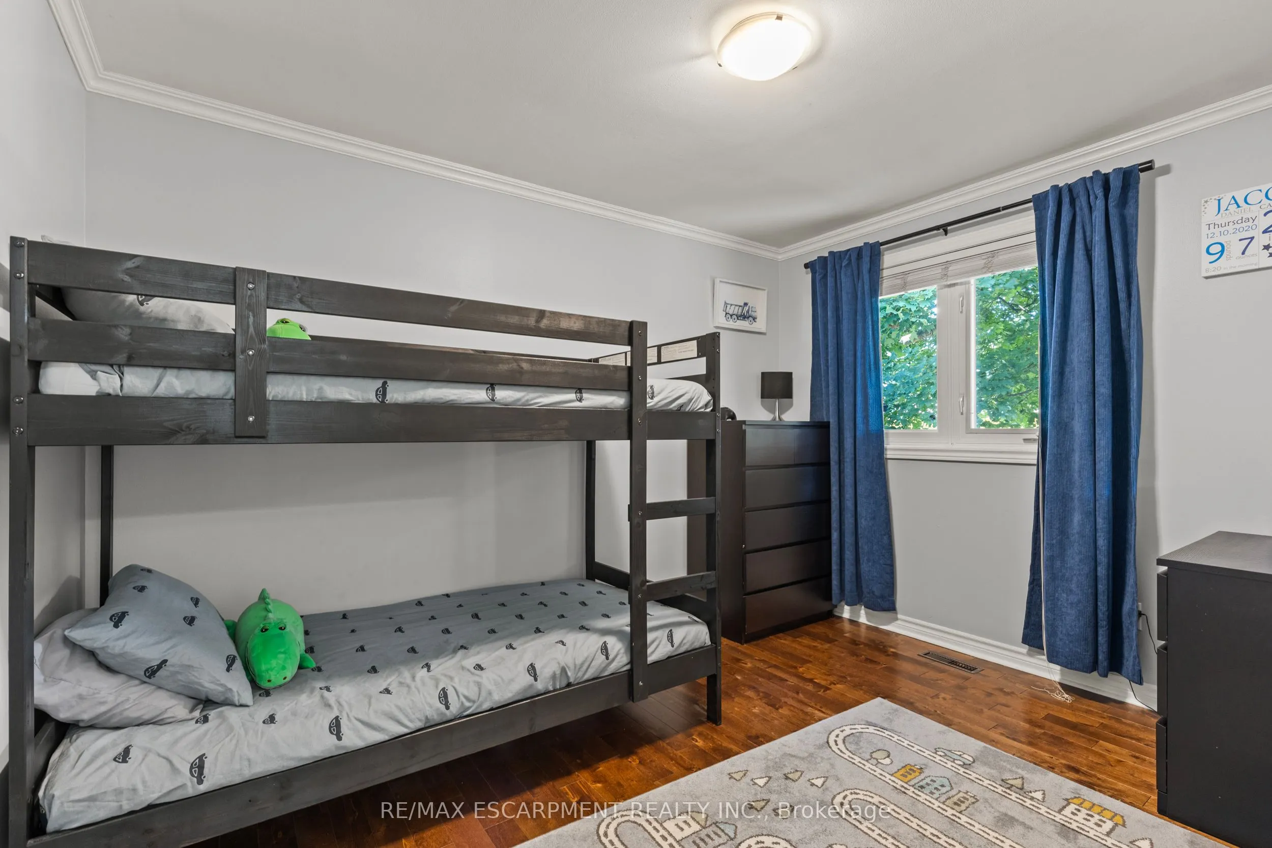 1298 Napier Crescent