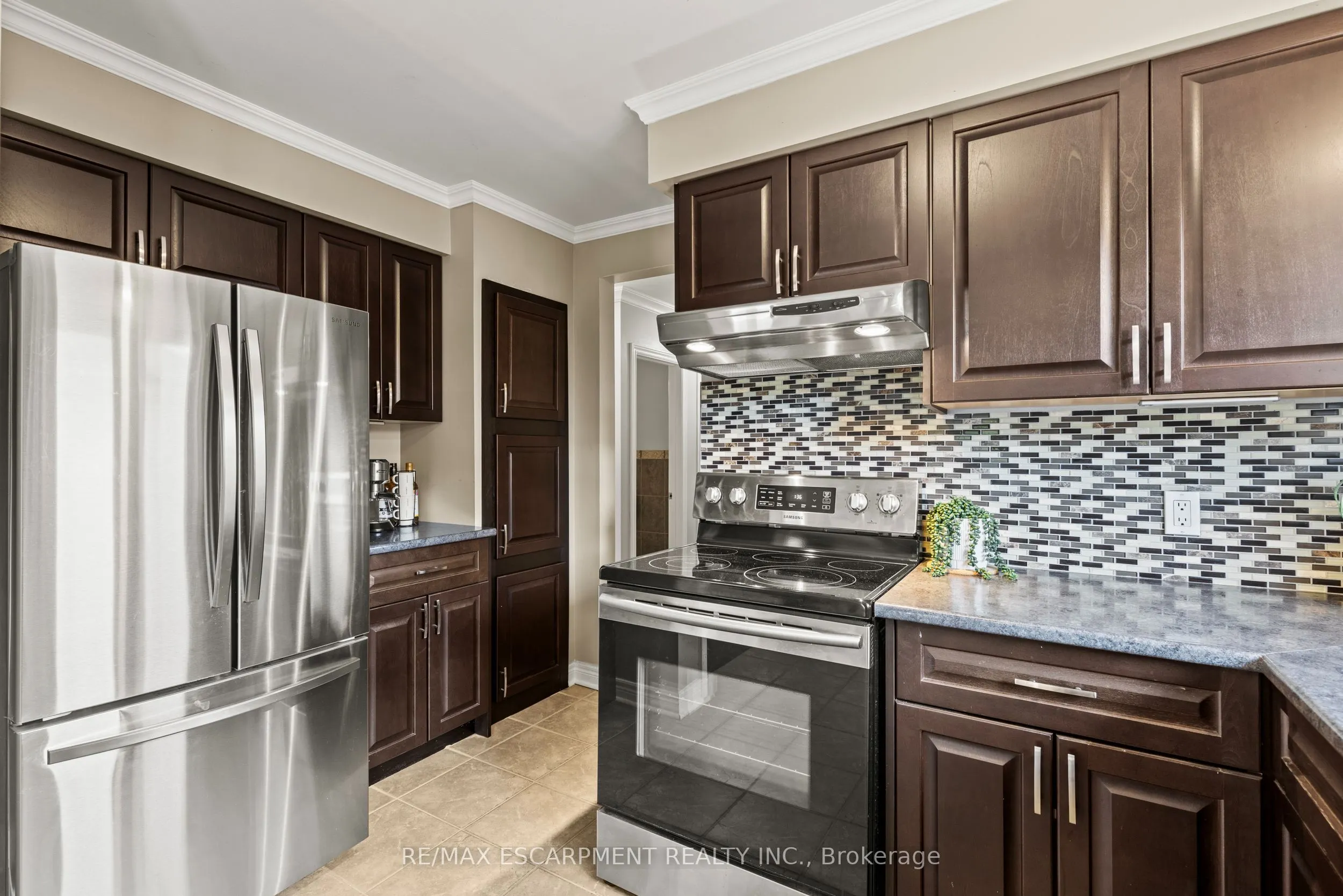 1298 Napier Crescent