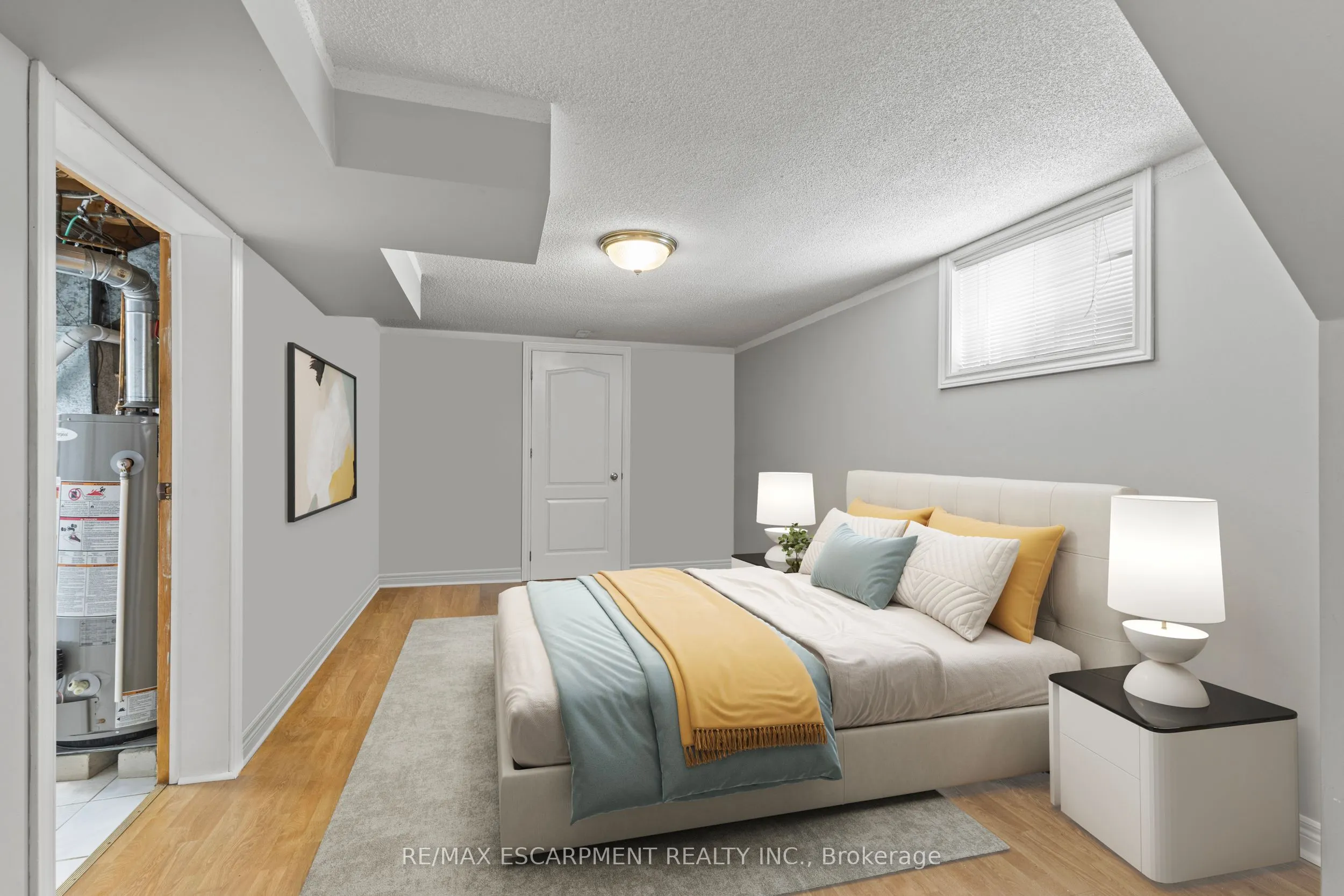 1298 Napier Crescent