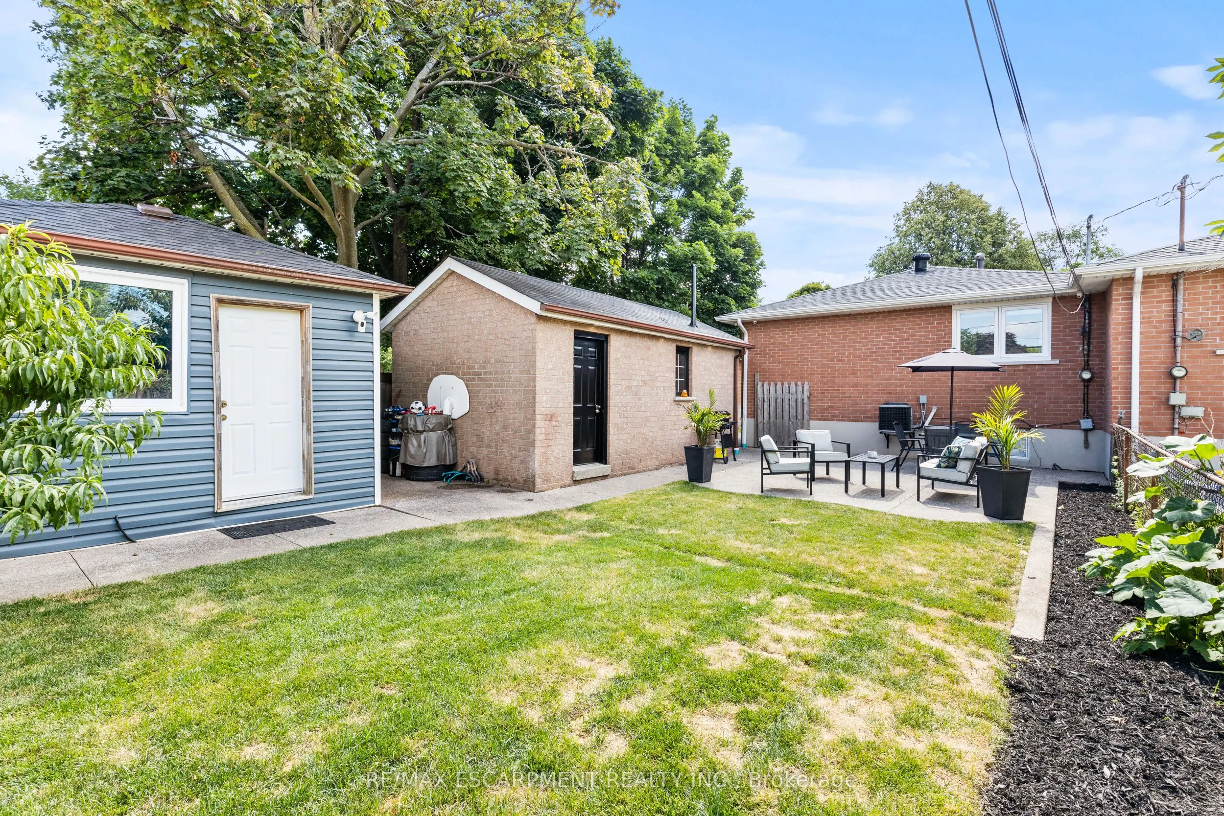1298 Napier Crescent