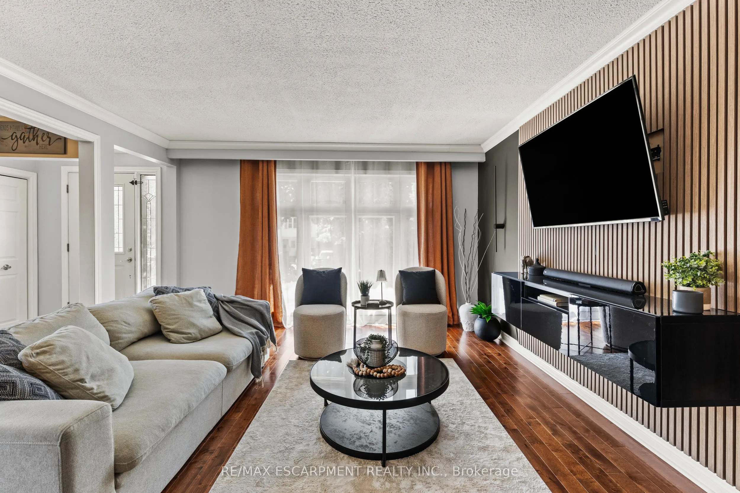 1298 Napier Crescent