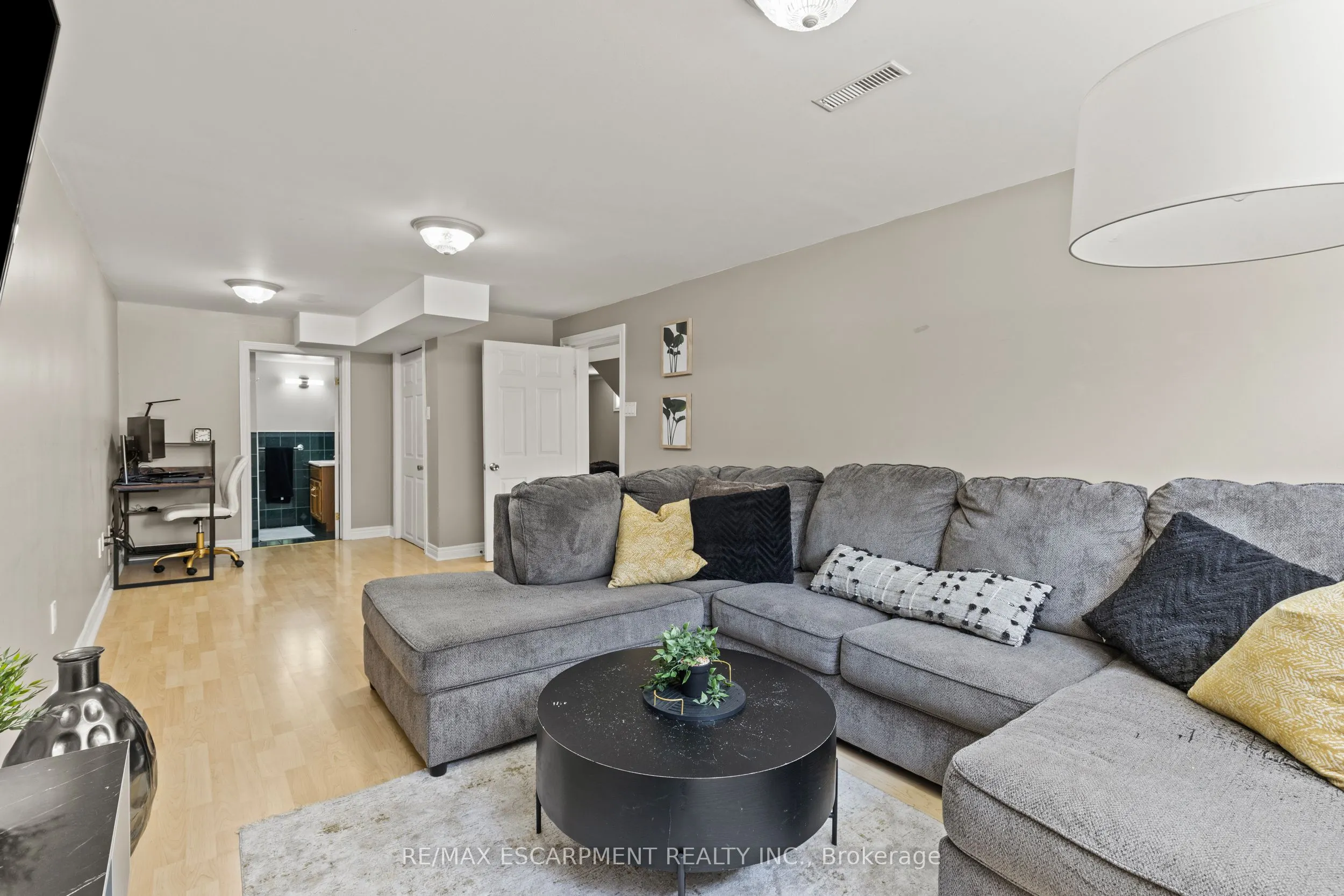 1298 Napier Crescent