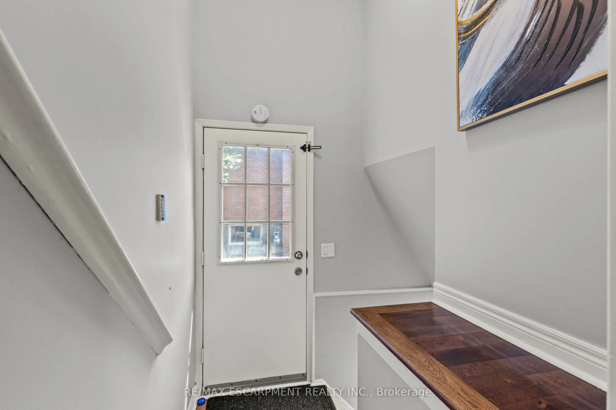 1298 Napier Crescent