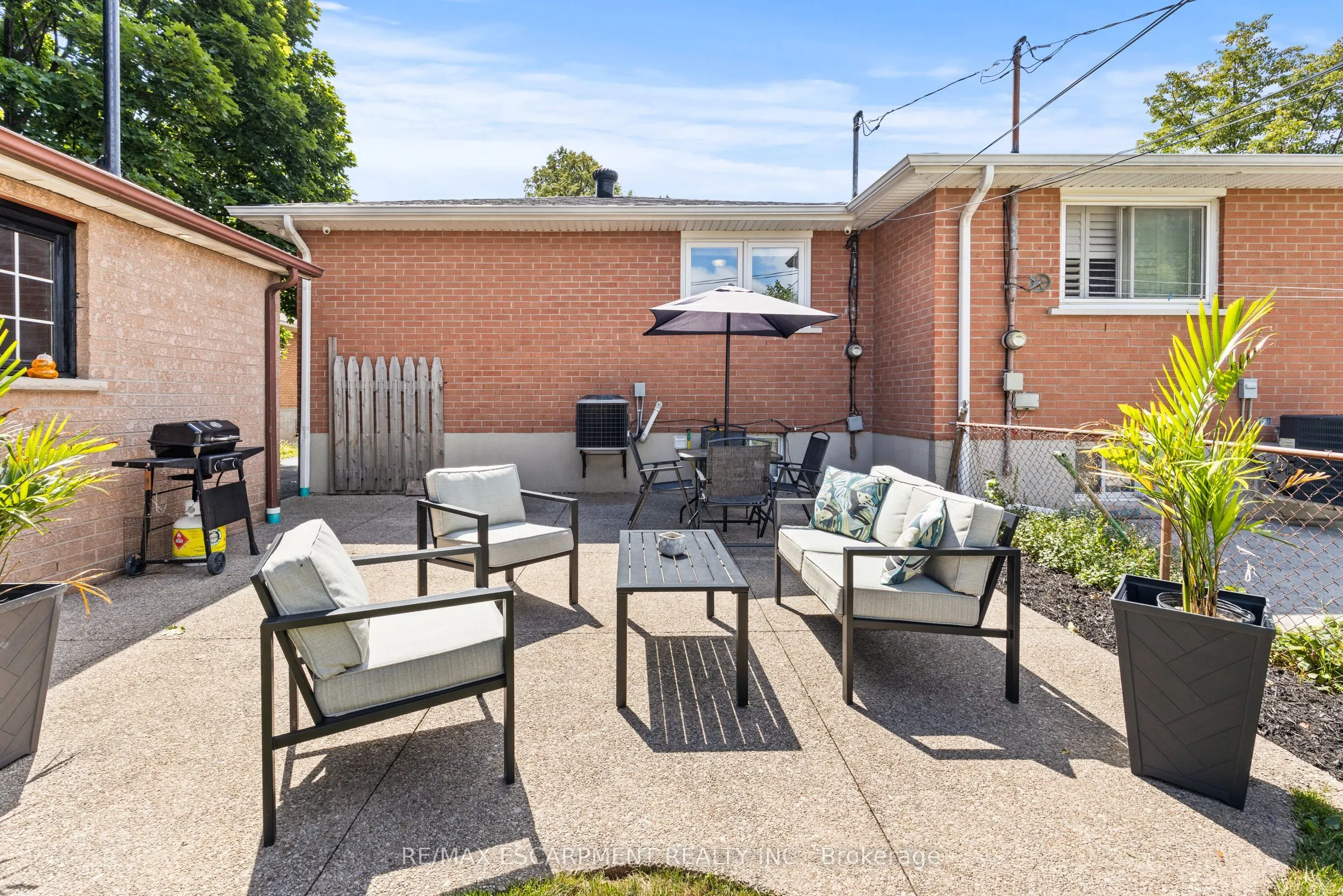 1298 Napier Crescent