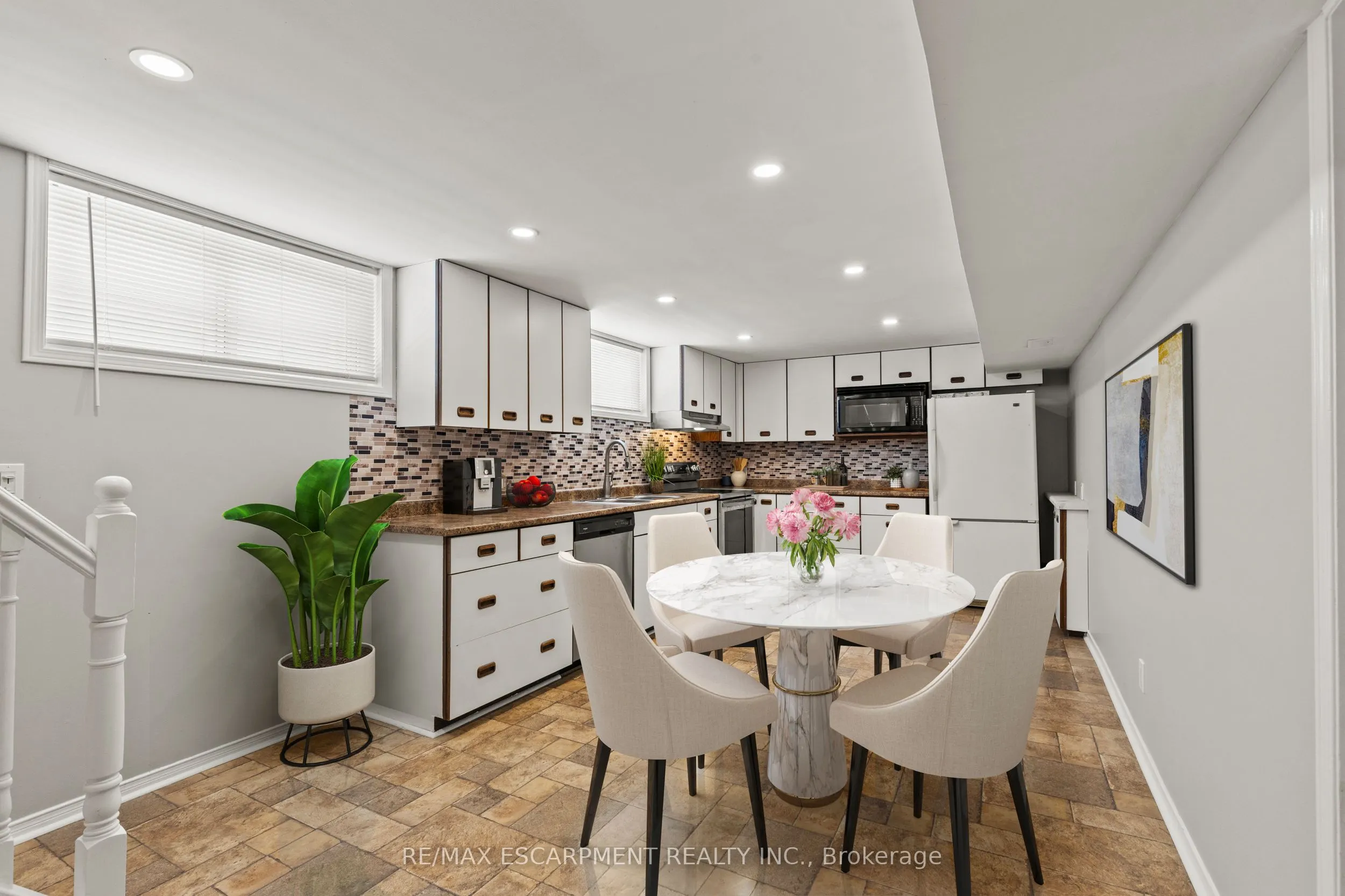 1298 Napier Crescent