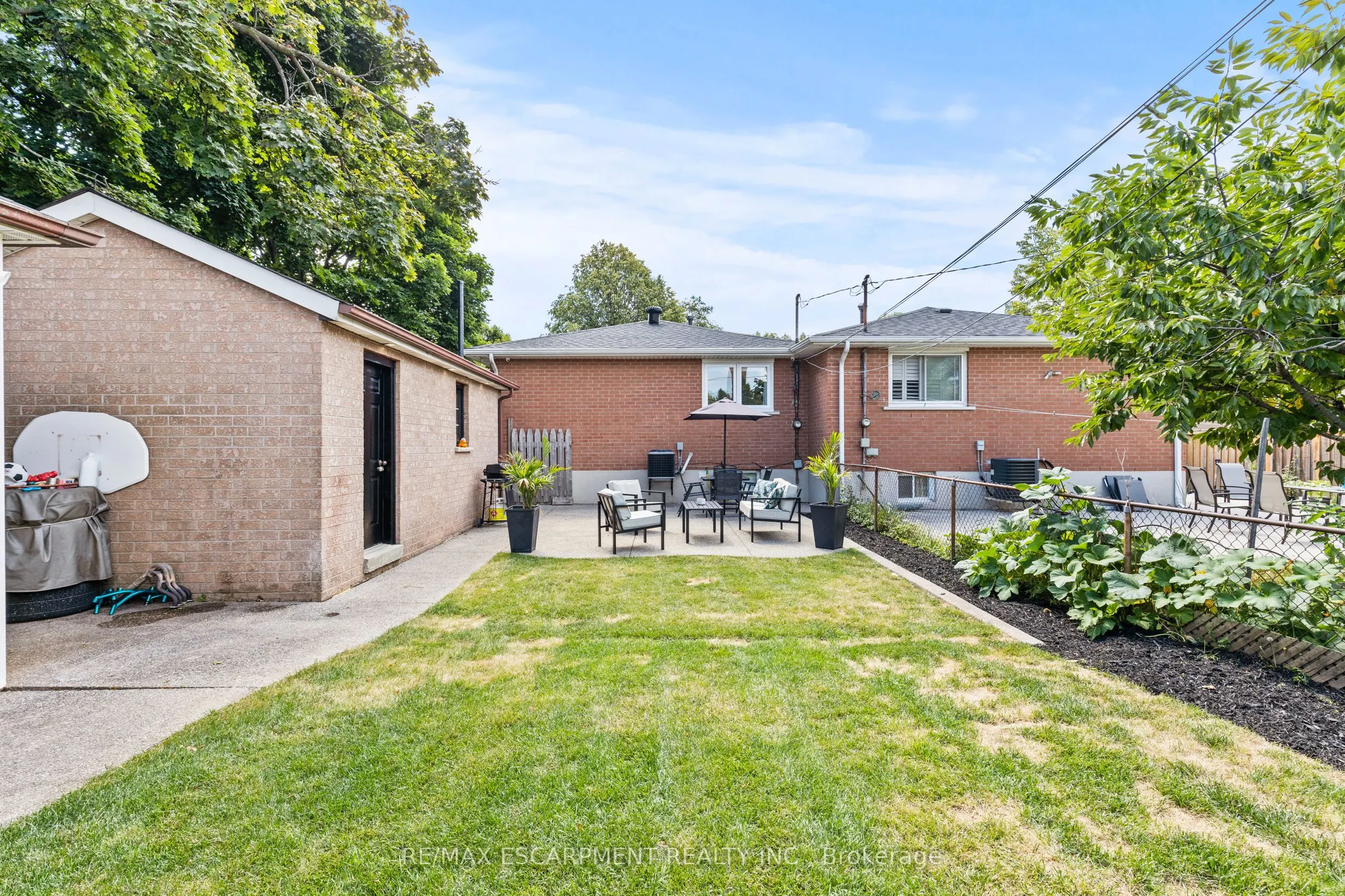 1298 Napier Crescent