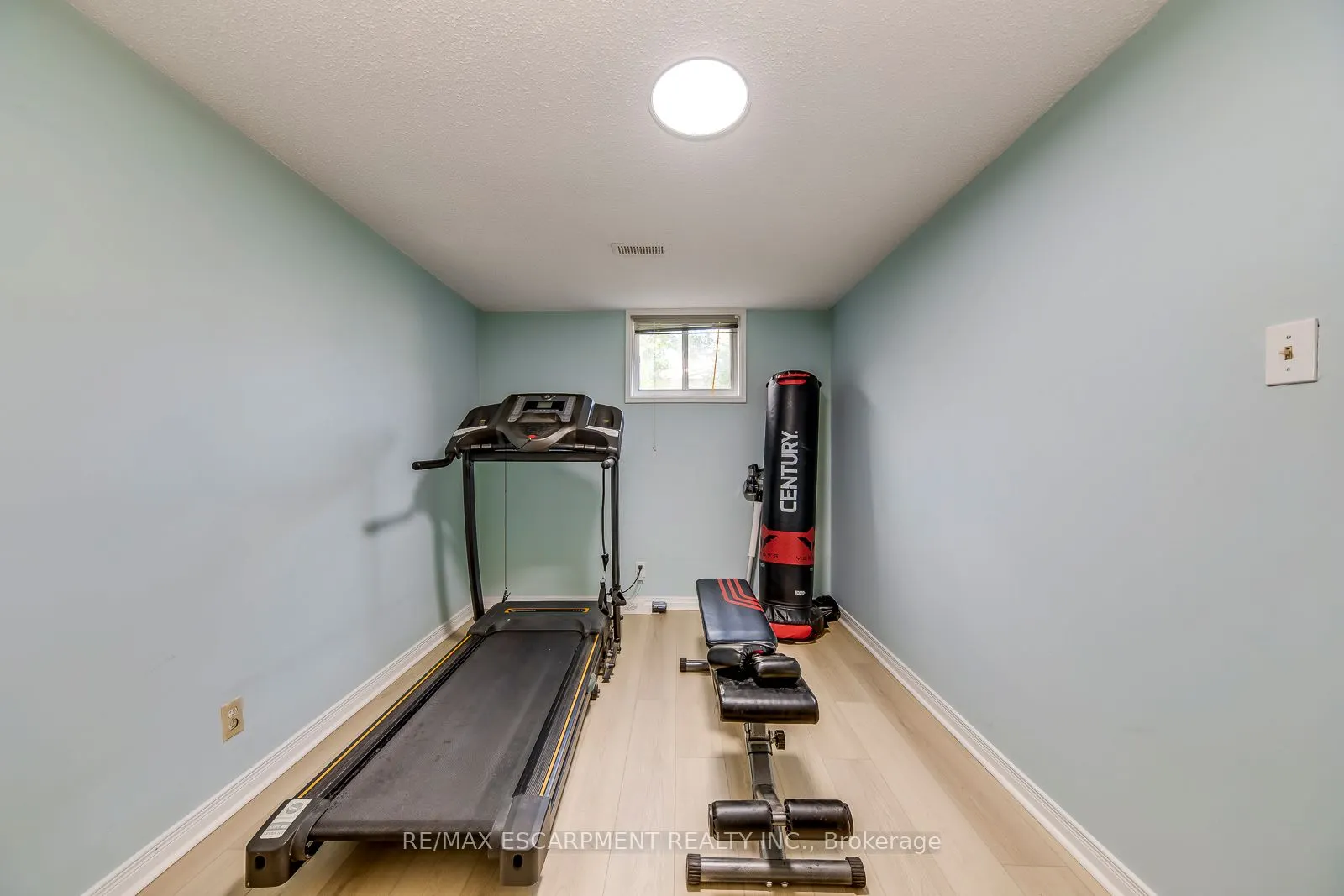 2309 Malcolm Crescent
