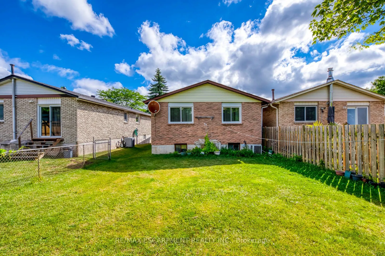 2309 Malcolm Crescent