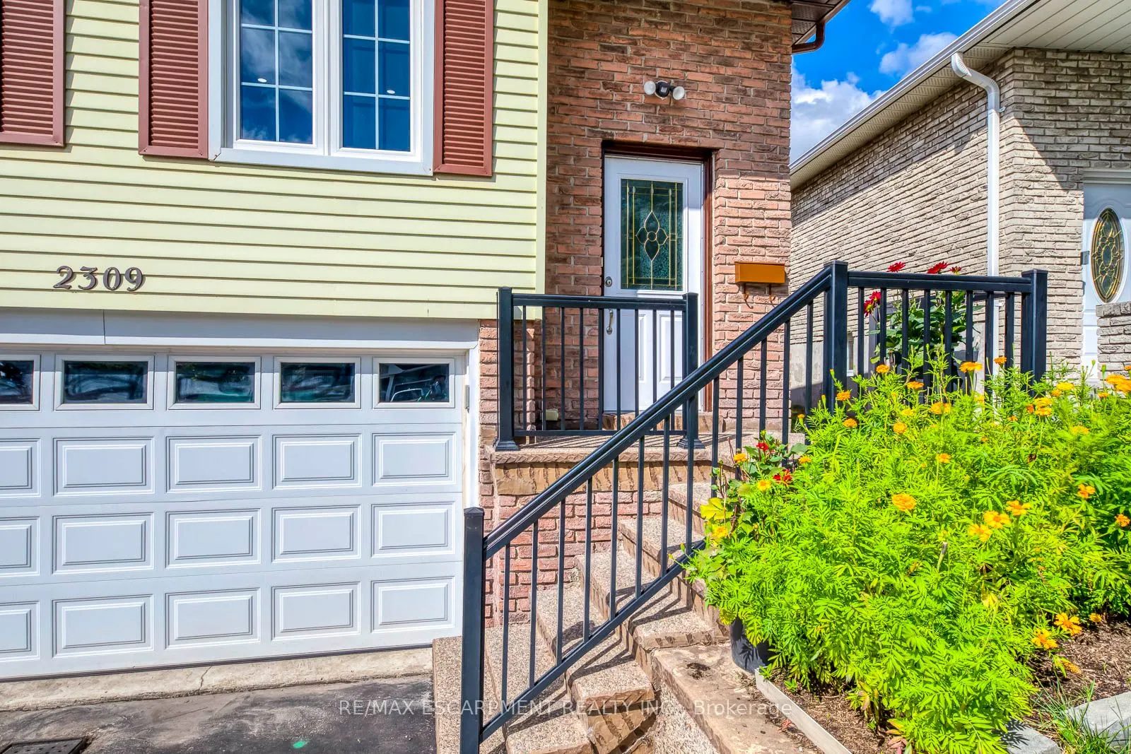 2309 Malcolm Crescent