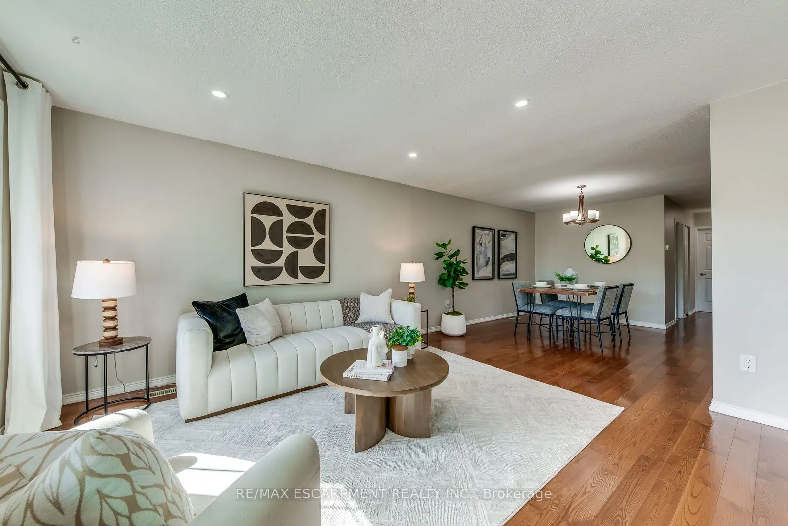 2309 Malcolm Crescent