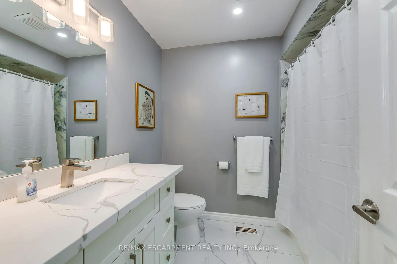 2309 Malcolm Crescent