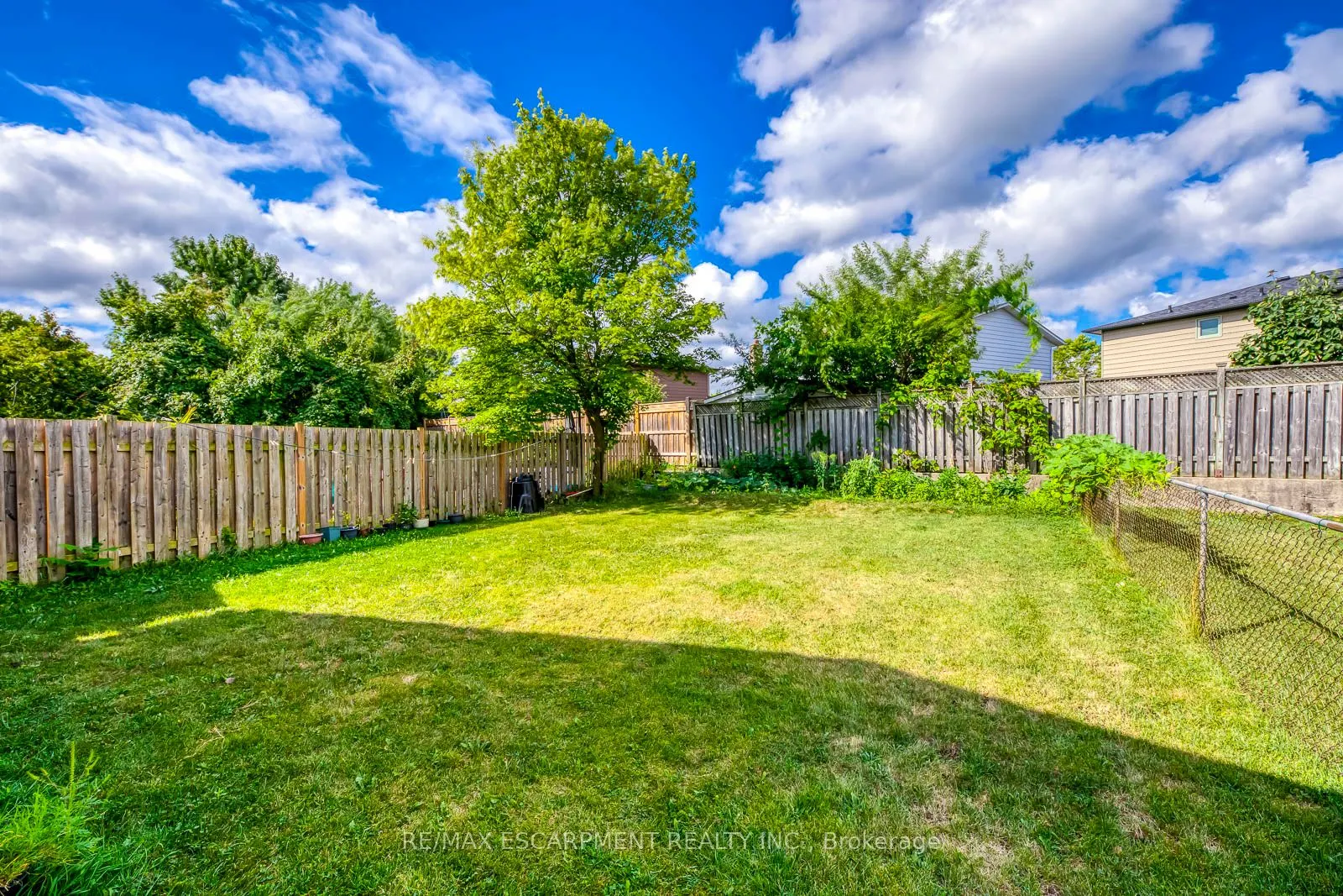 2309 Malcolm Crescent