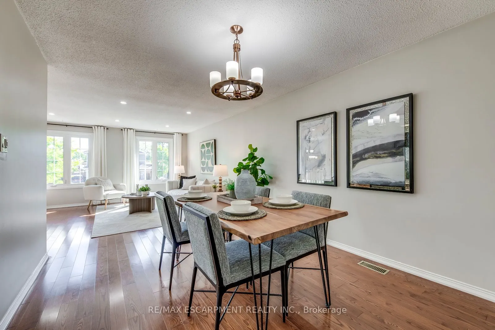 2309 Malcolm Crescent