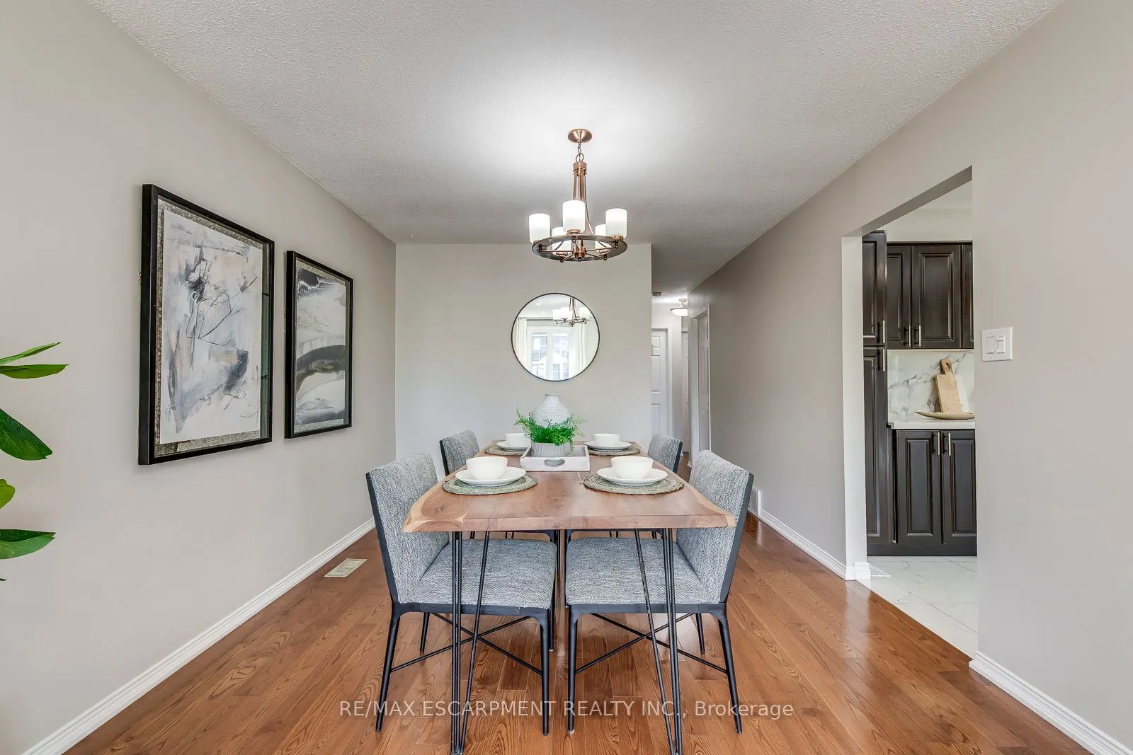2309 Malcolm Crescent