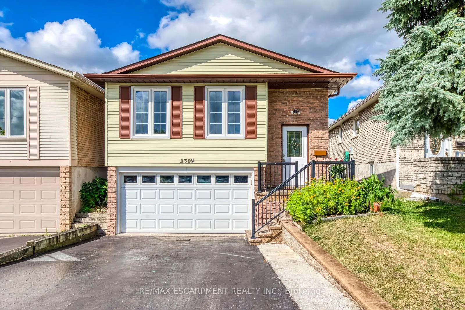 2309 Malcolm Crescent