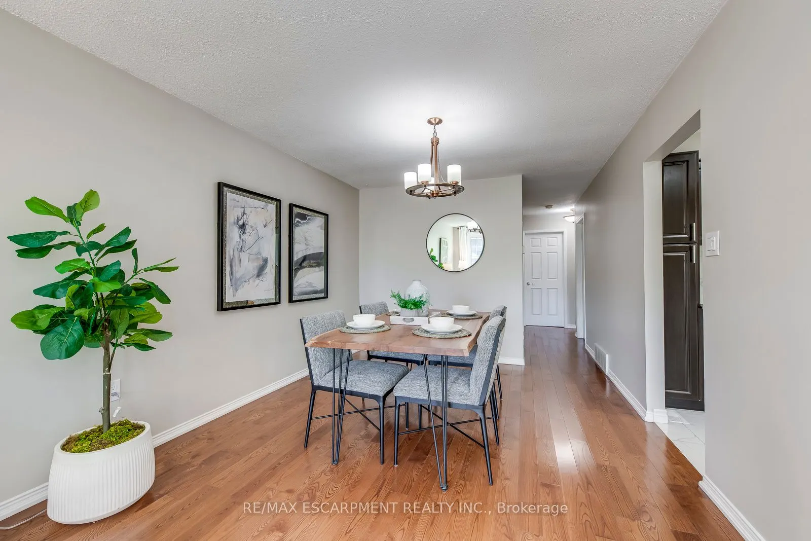 2309 Malcolm Crescent