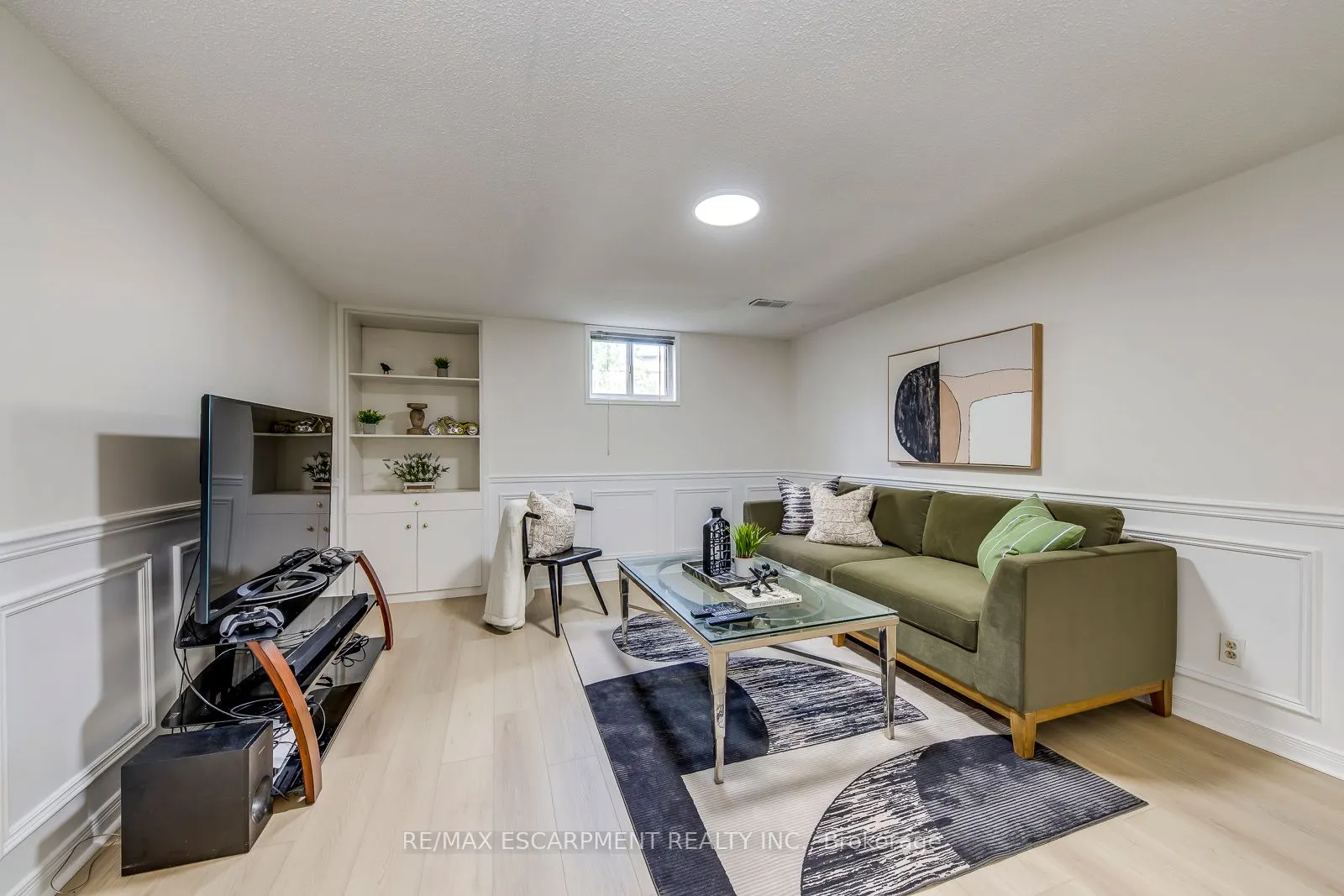 2309 Malcolm Crescent