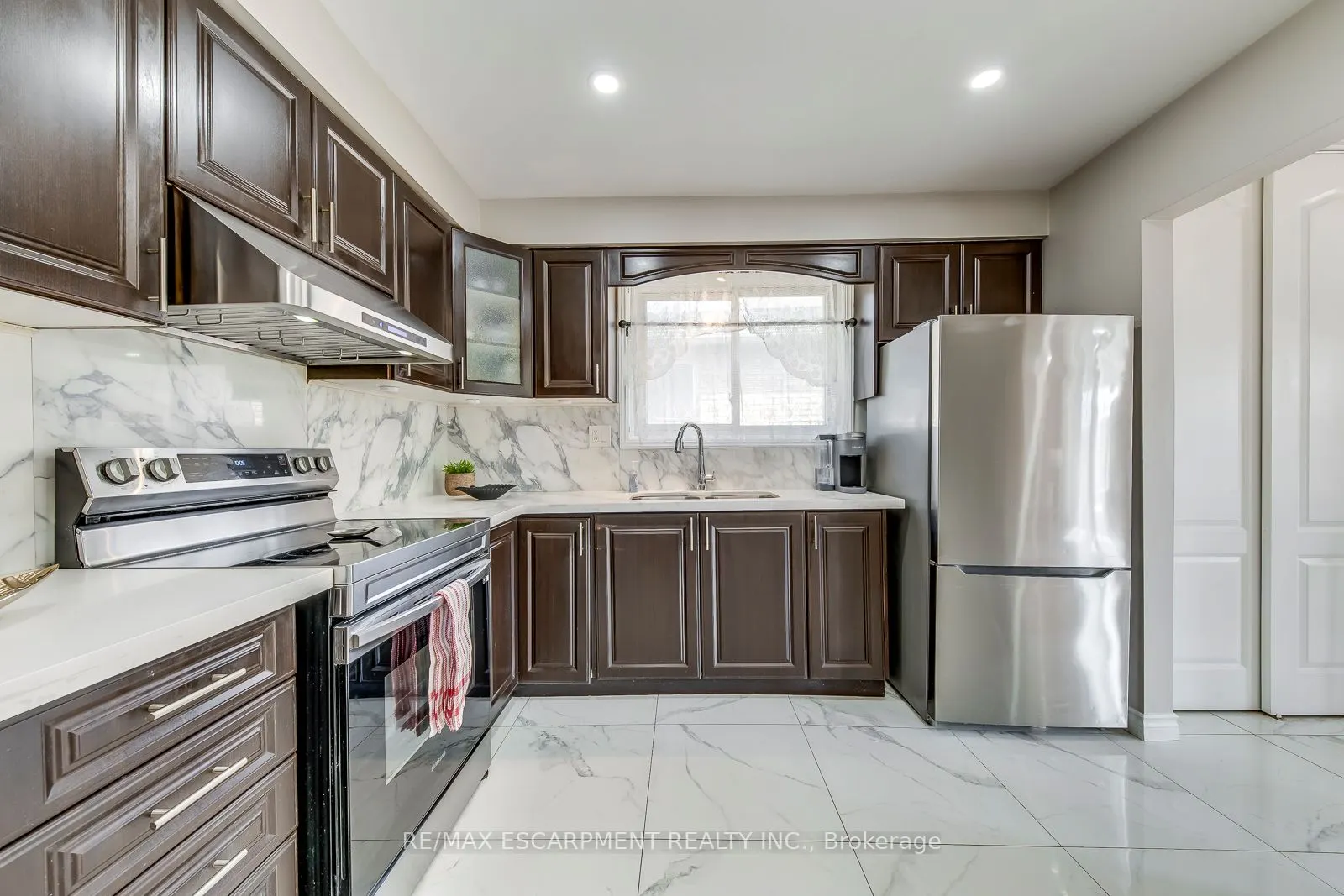 2309 Malcolm Crescent
