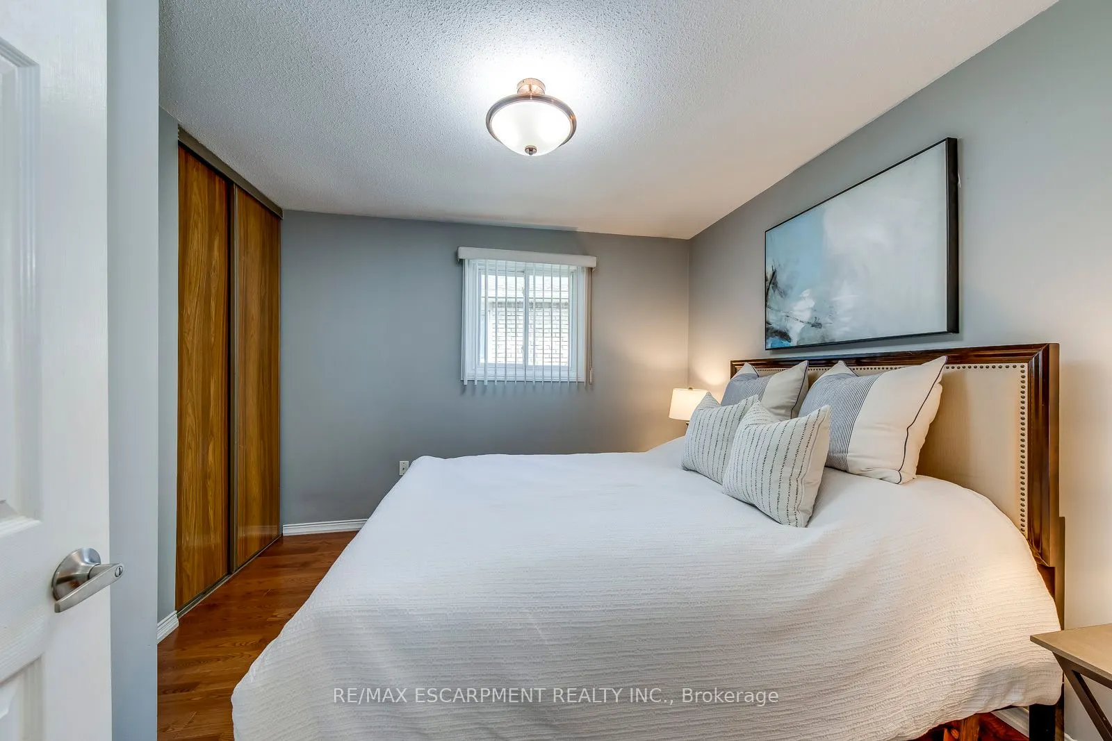 2309 Malcolm Crescent
