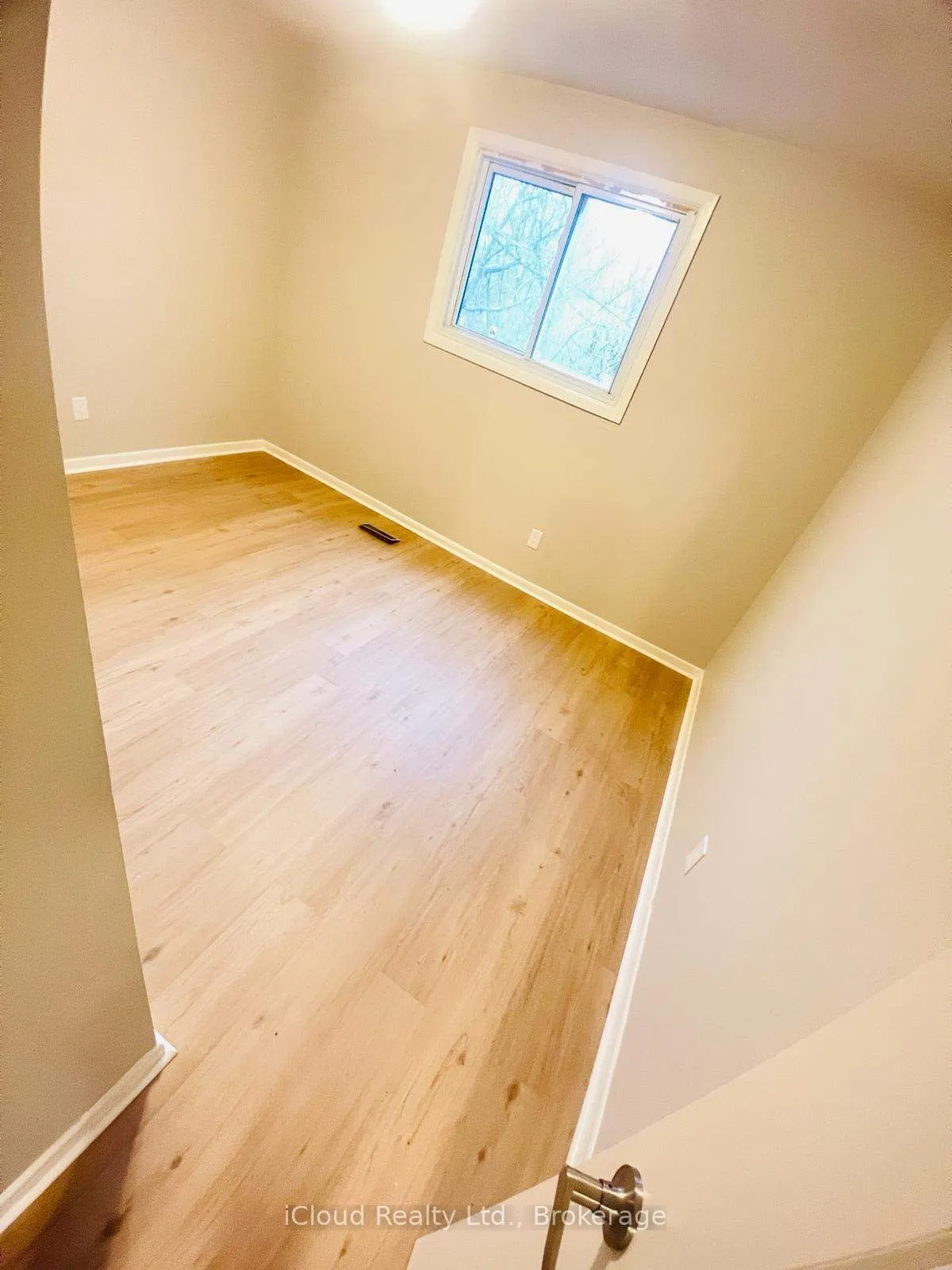 89 Wellington Street E, #Main Level