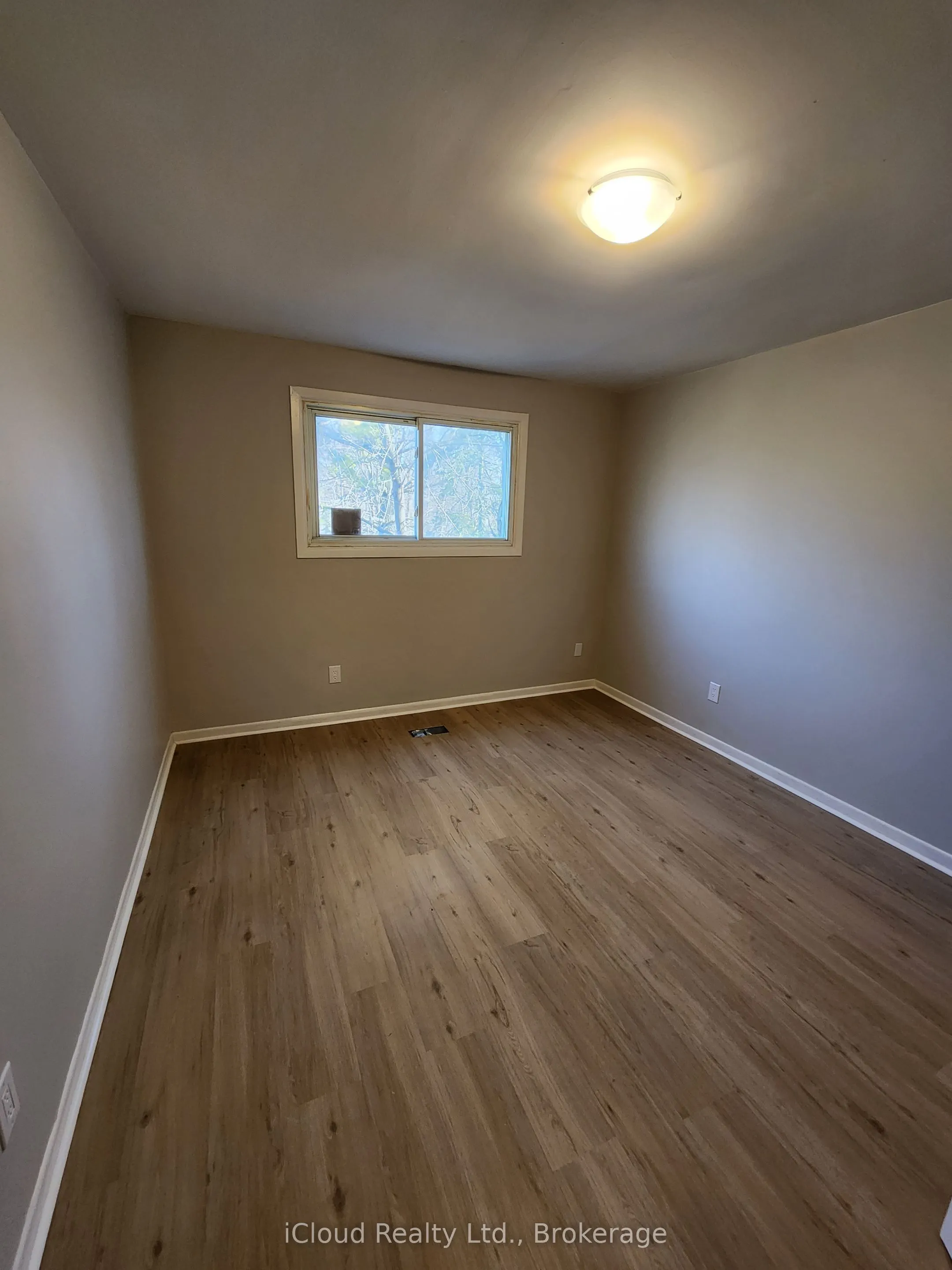 89 Wellington Street E, #Main Level