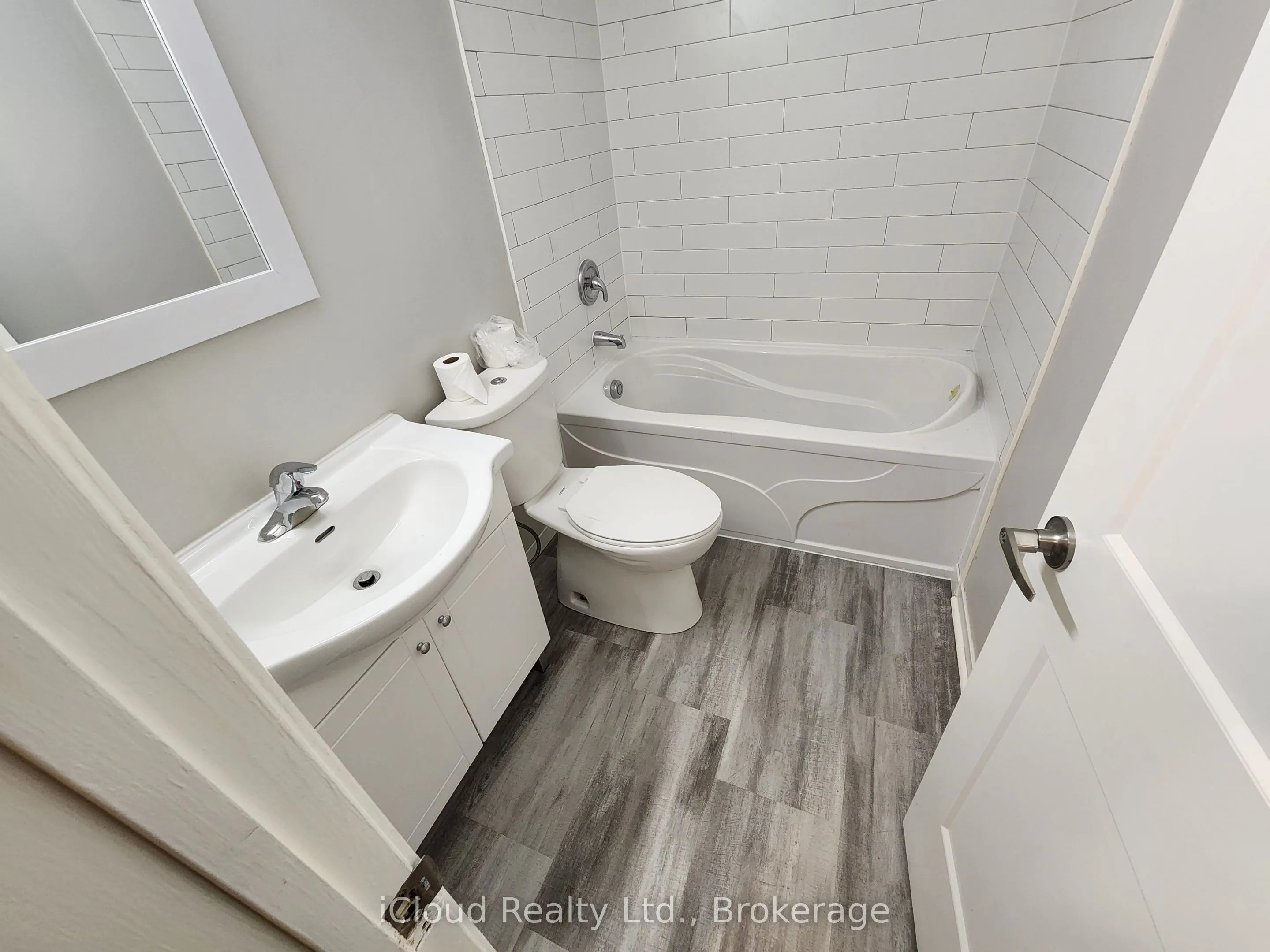 89 Wellington Street E, #Main Level