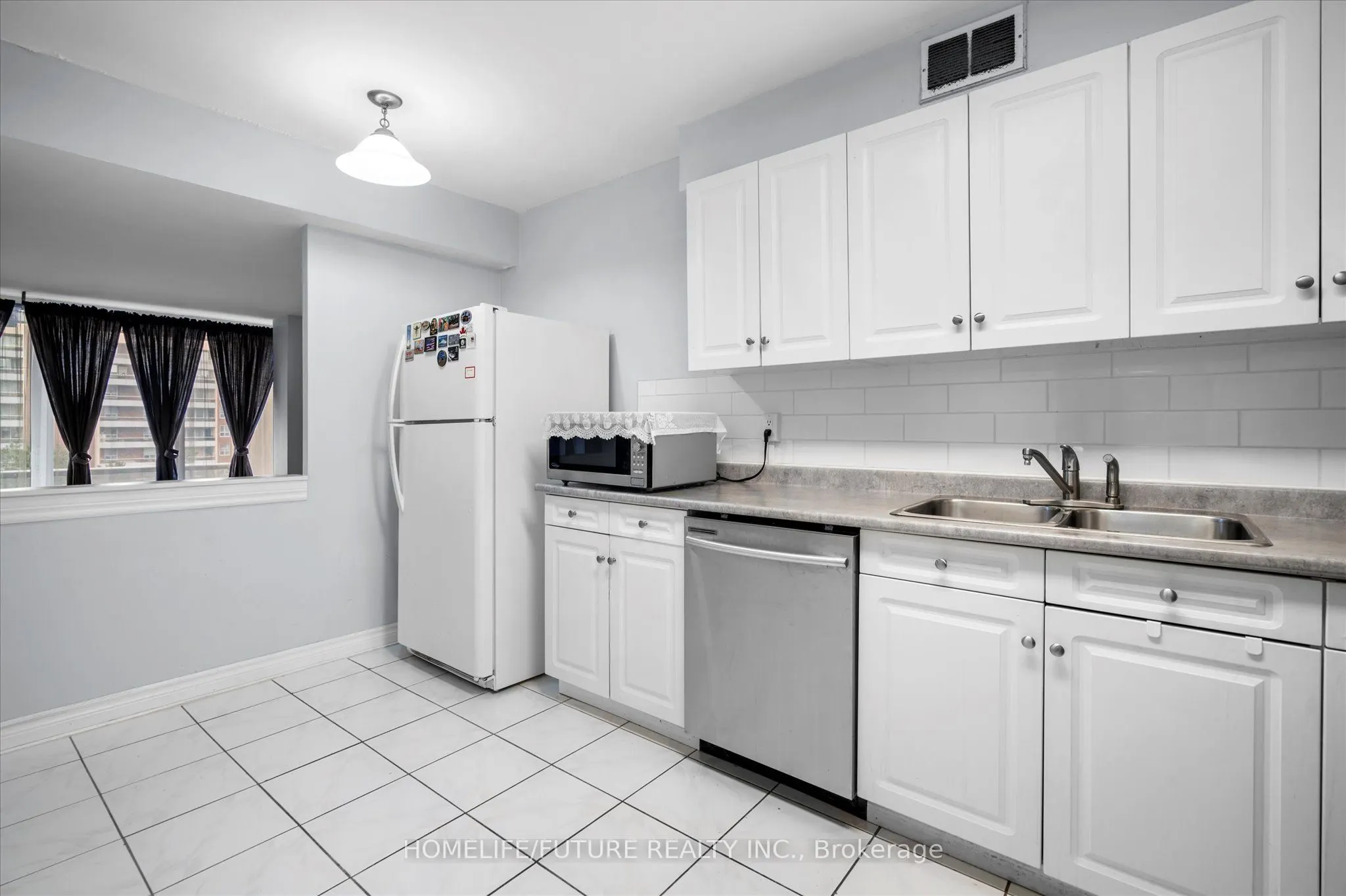 25 Four Winds Drive, #712