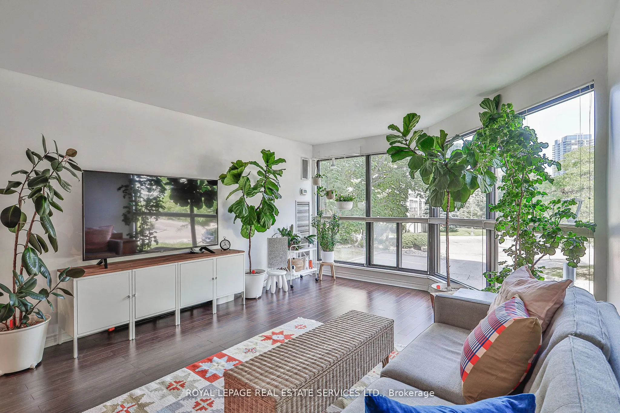 2267 Lakeshore Boulevard W, #216
