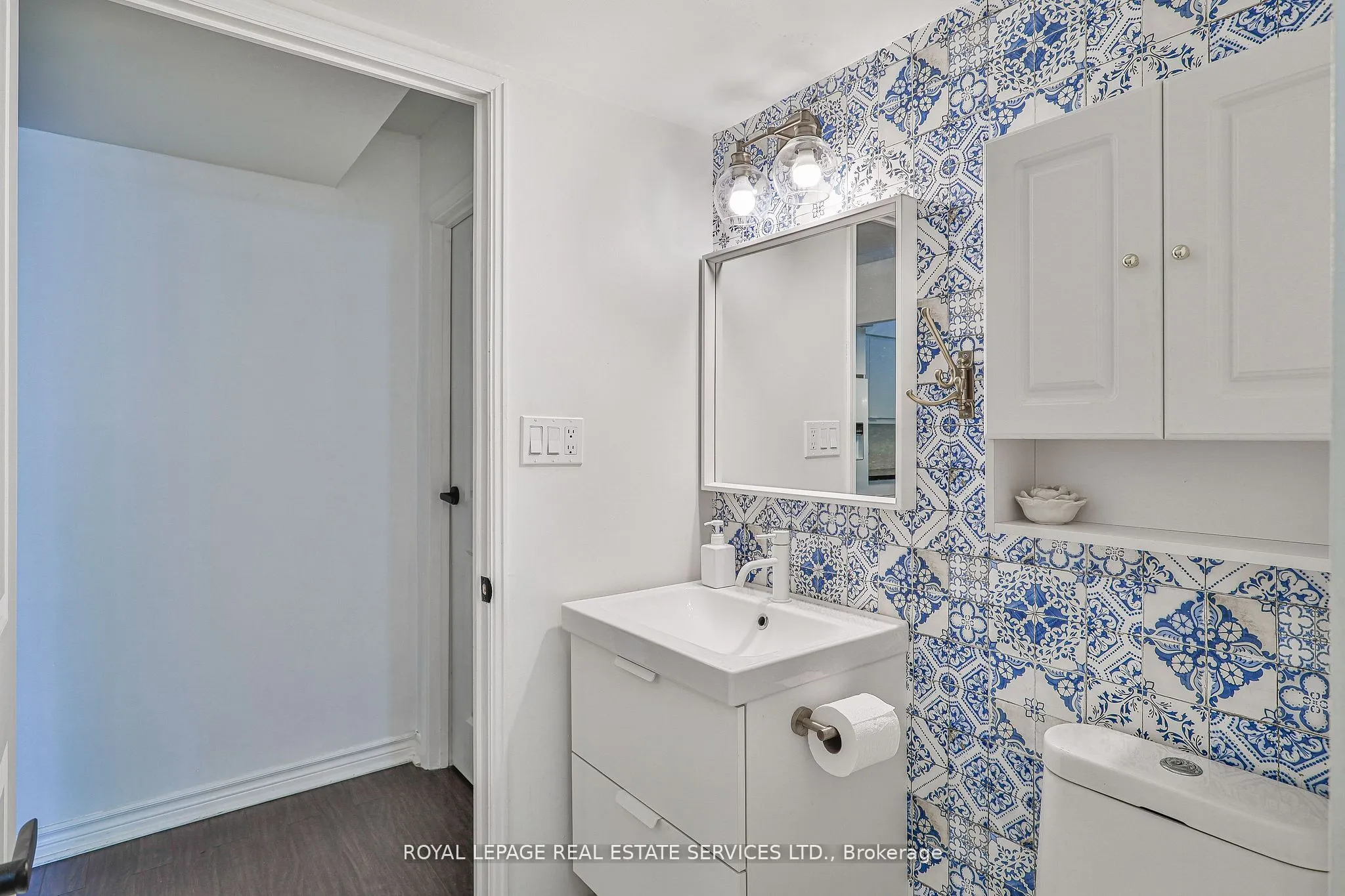 2267 Lakeshore Boulevard W, #216