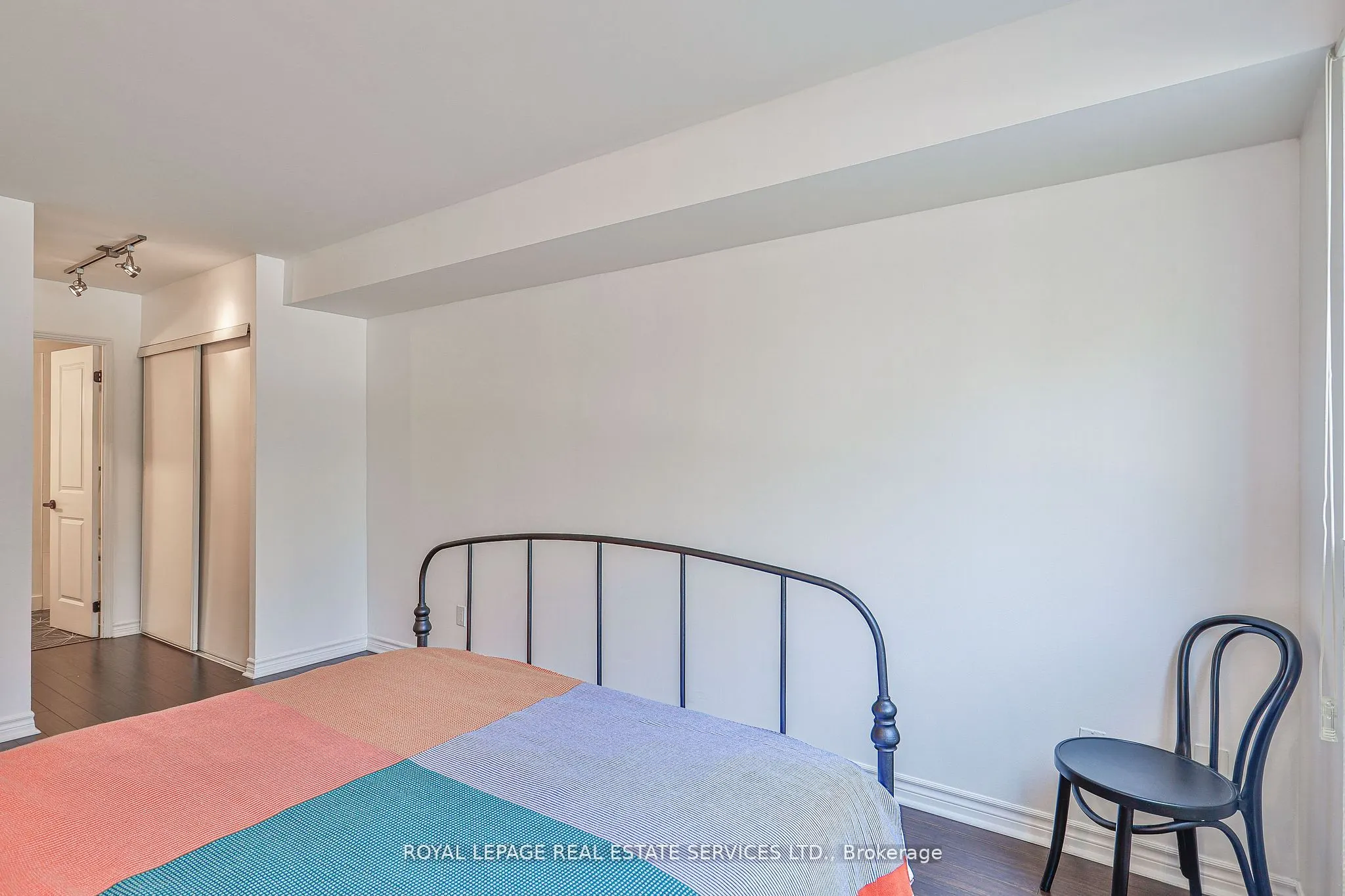 2267 Lakeshore Boulevard W, #216